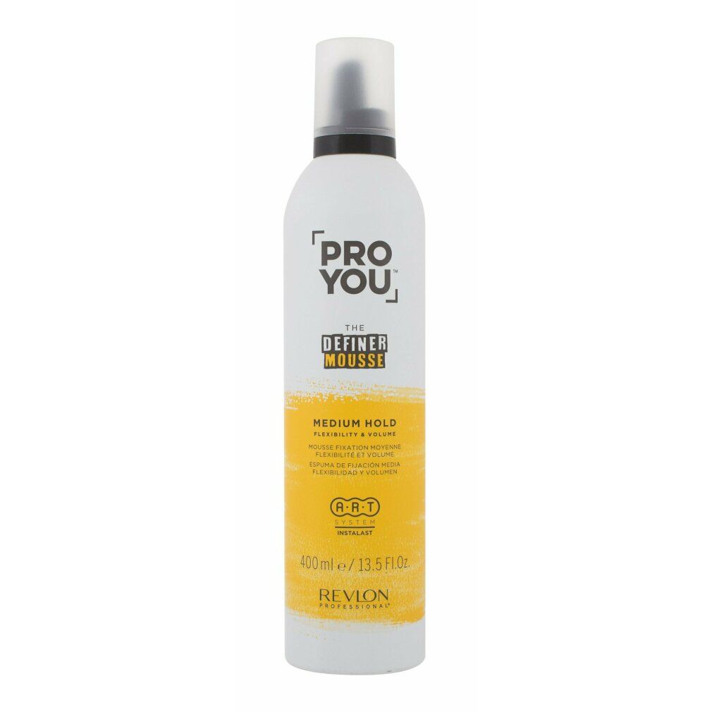 Weiß-gelbe Flasche mit schwarzem Deckel. Aufschrift: PRO YOU, THE DEFINER MOUSSE, MEDIUM HOLD, 400ml/13.5 fl.oz, REVLON PROFESSIONAL.
