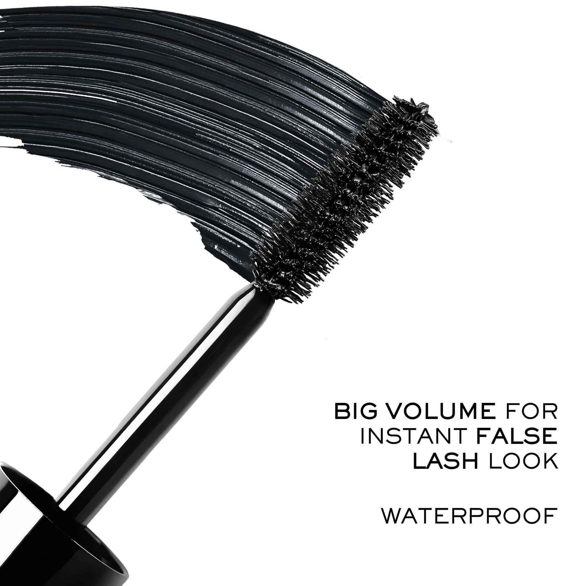 Mascara-Applikator mit schwarzer Bürste. Text: "BIG VOLUME FOR INSTANT FALSE LASH LOOK WATERPROOF".