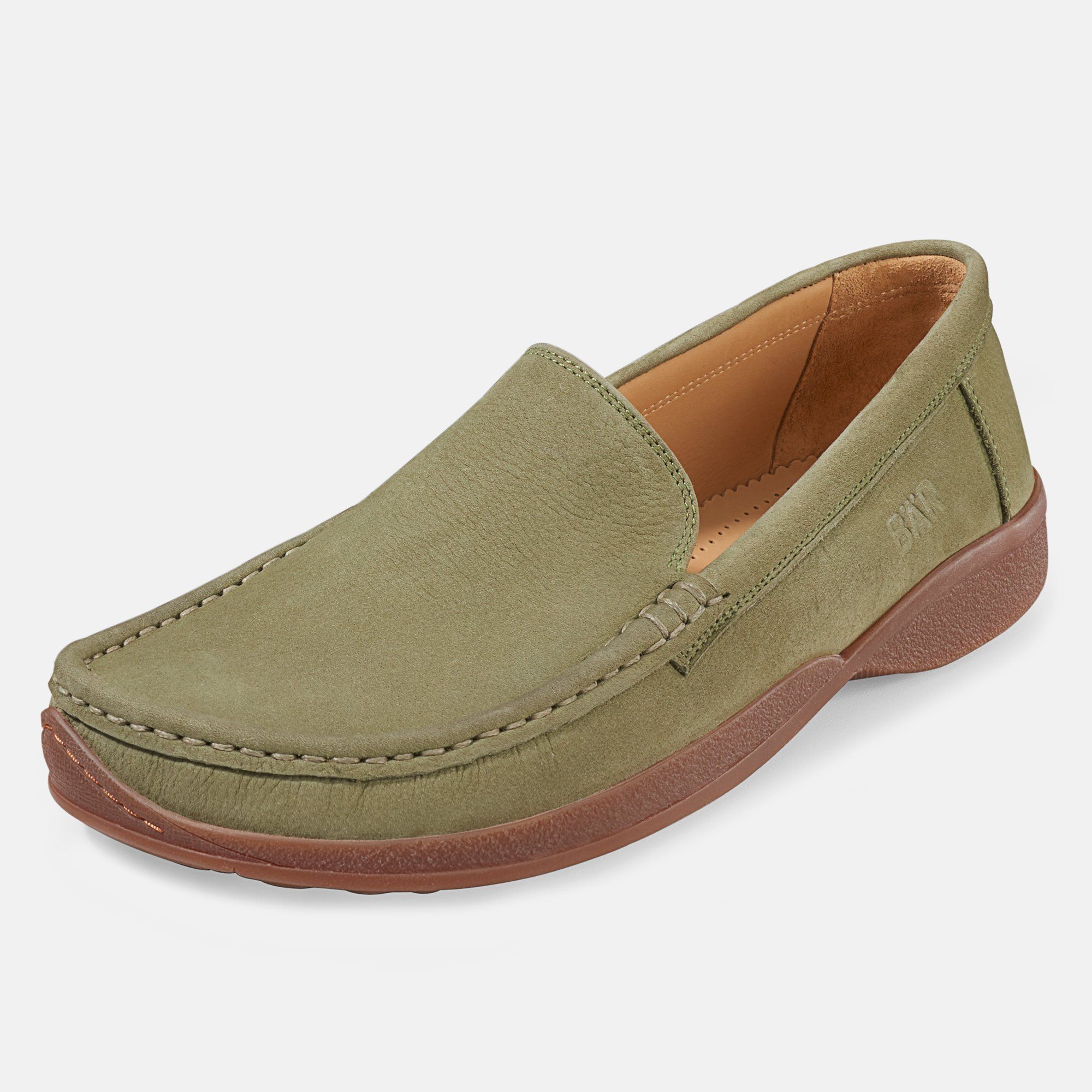 Grüner Herren-Slipper. Obermaterial aus Leder, braune Sohle. Sichtbare Nähte. BÄR-Logo an der Seite.