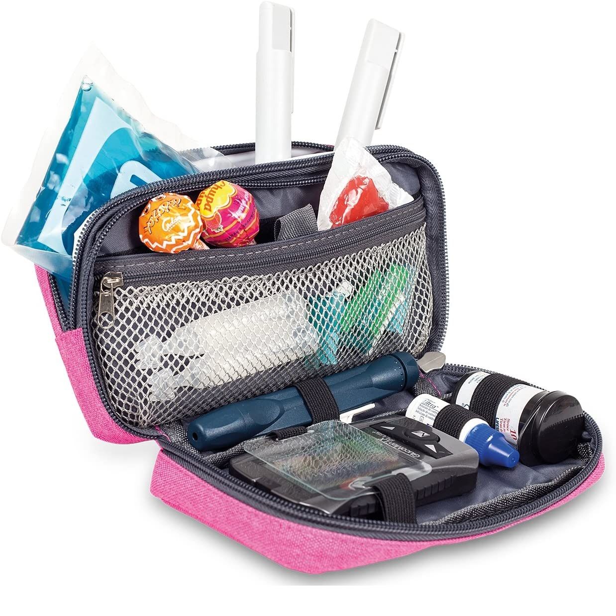 Geöffnete pinke Tasche mit medizinischen Geräten und Zubehör. Enthält Spritzen, Messgerät, Kühlpack und Süßigkeiten.