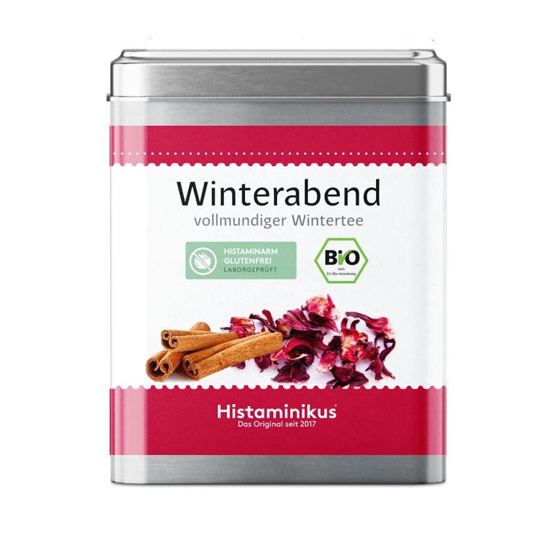 Zylindrische Metalldose mit Etikett. Aufschrift Winterabend, Bio-Siegel, Zimtstangen und getrocknete Blüten. Marke Histaminikus.