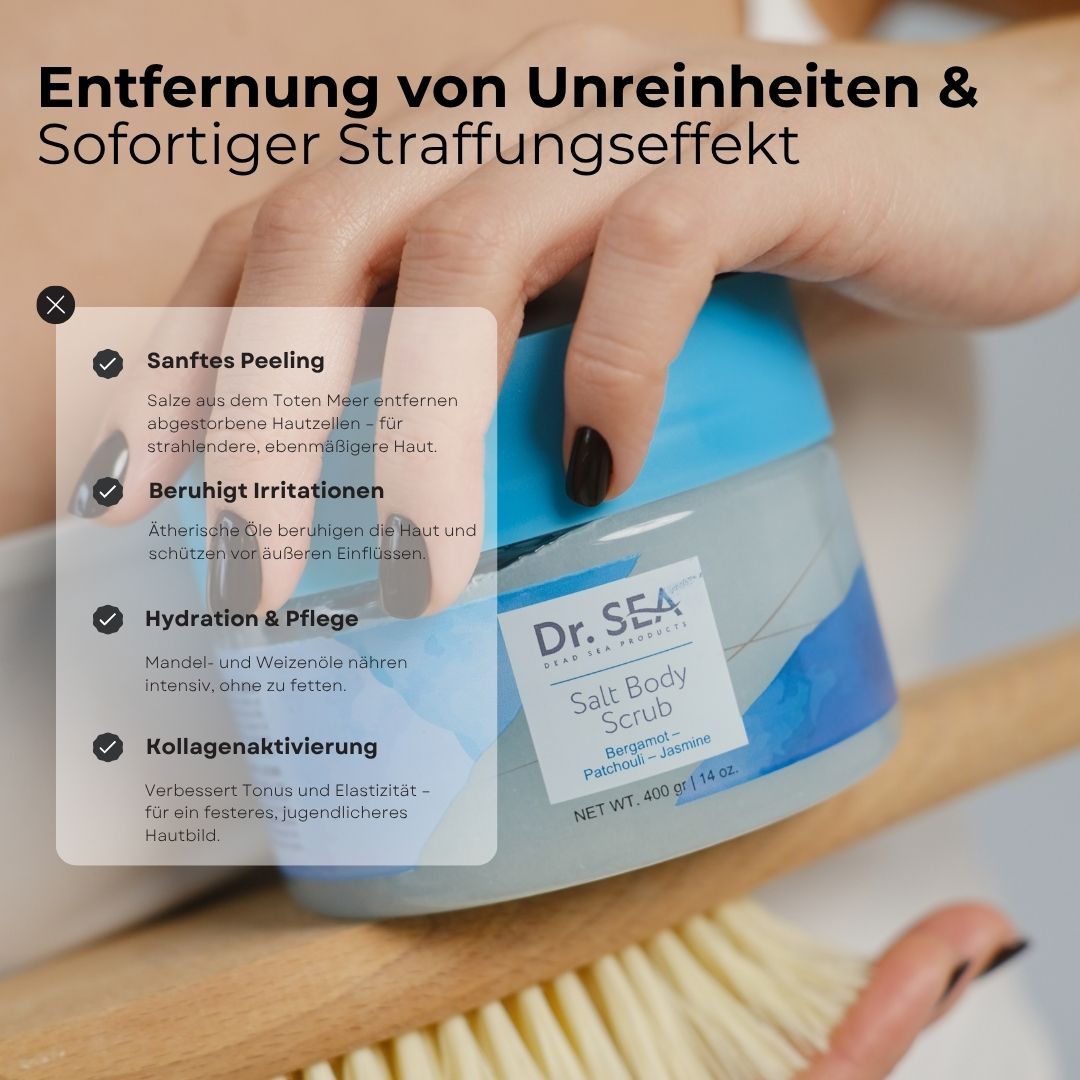 Hand hält einen Tiegel "Dr. SEA Salt Body Scrub". Text: Sanftes Peeling, beruhigt Irritationen, Hydration & Pflege, Kollagenaktivierung.
