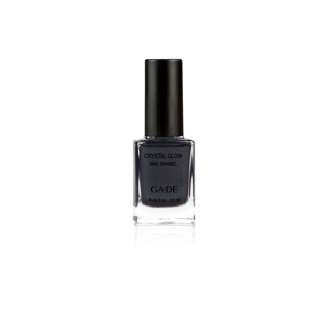 Dunkelgrauer Nagellack in einer quadratischen Glasflasche mit schwarzem Deckel. Aufschrift: Crystal Glow Nail Enamel, GA-DE.