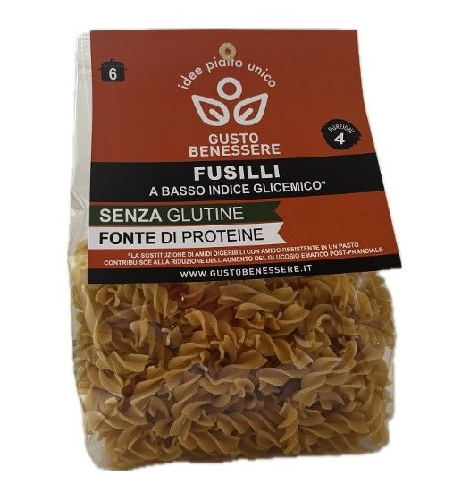 Confezione di pasta fusilli. Scritte: "Gusto Benessere", "Fusilli a basso indice glicemico", "Senza glutine", "Fonte di proteine".