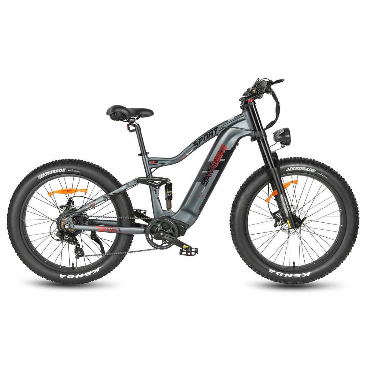 Graues E-Mountainbike mit schwarzen Reifen. Aufschrift "SPORT" und "SAMEBIKE". Schwarzer Sattel und Lenker. Orangefarbene Akzente.