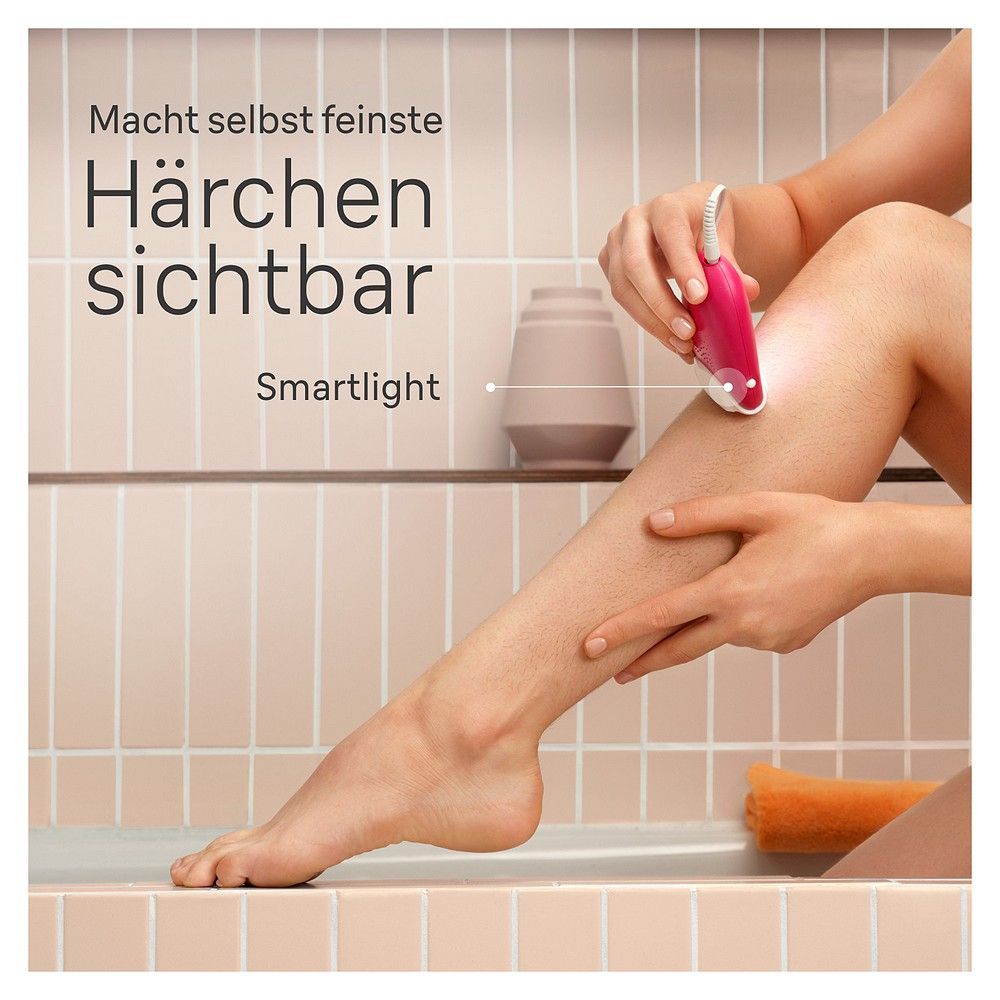 Frau benutzt Braun Silk-épil 3 Epilierer am Bein. "Macht feinste Härchen sichtbar".