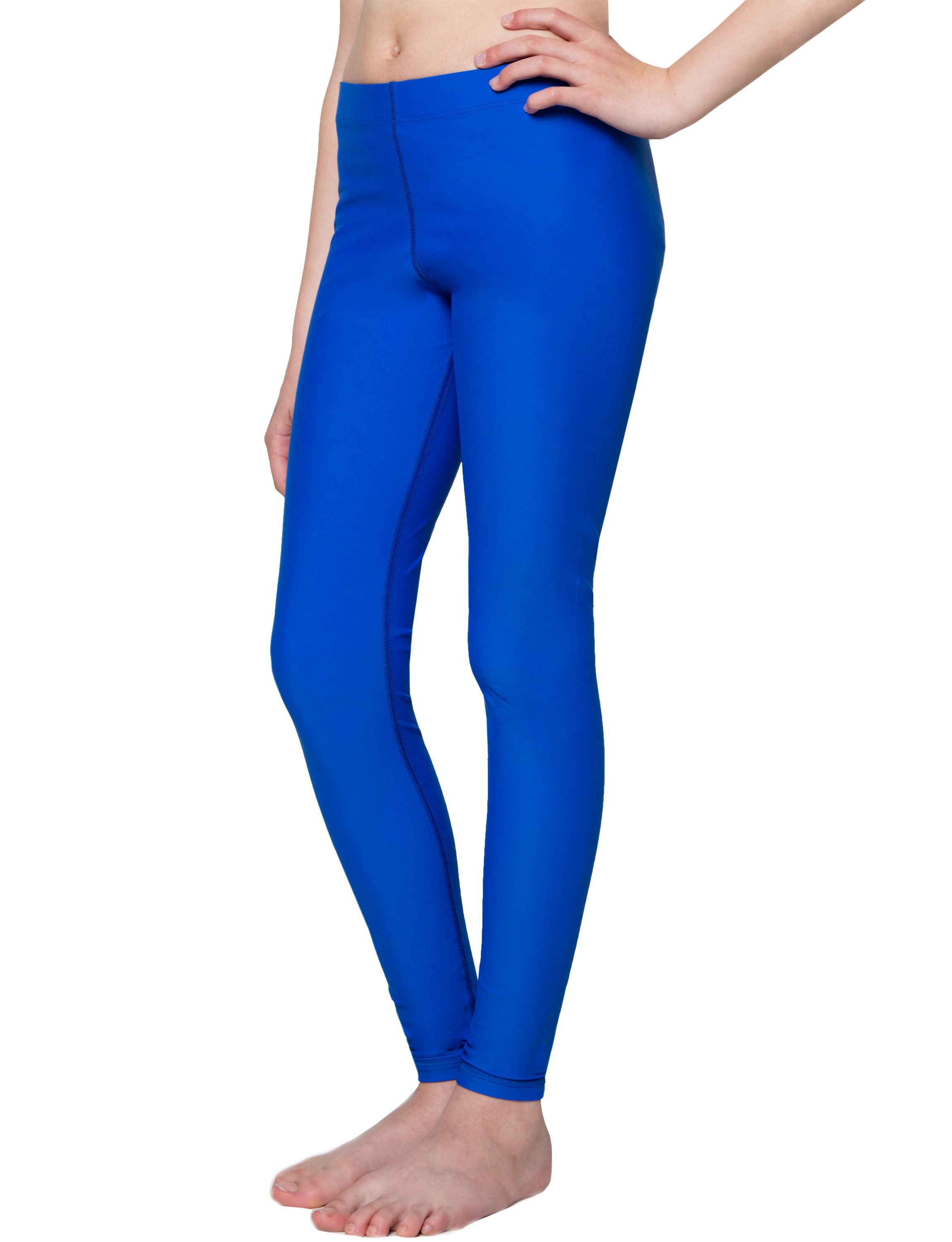 Kind trägt blaue Leggings. iQ-UV Logo am Knöchel. Blick von der Seite. Glatter Stoff. Eng anliegend.