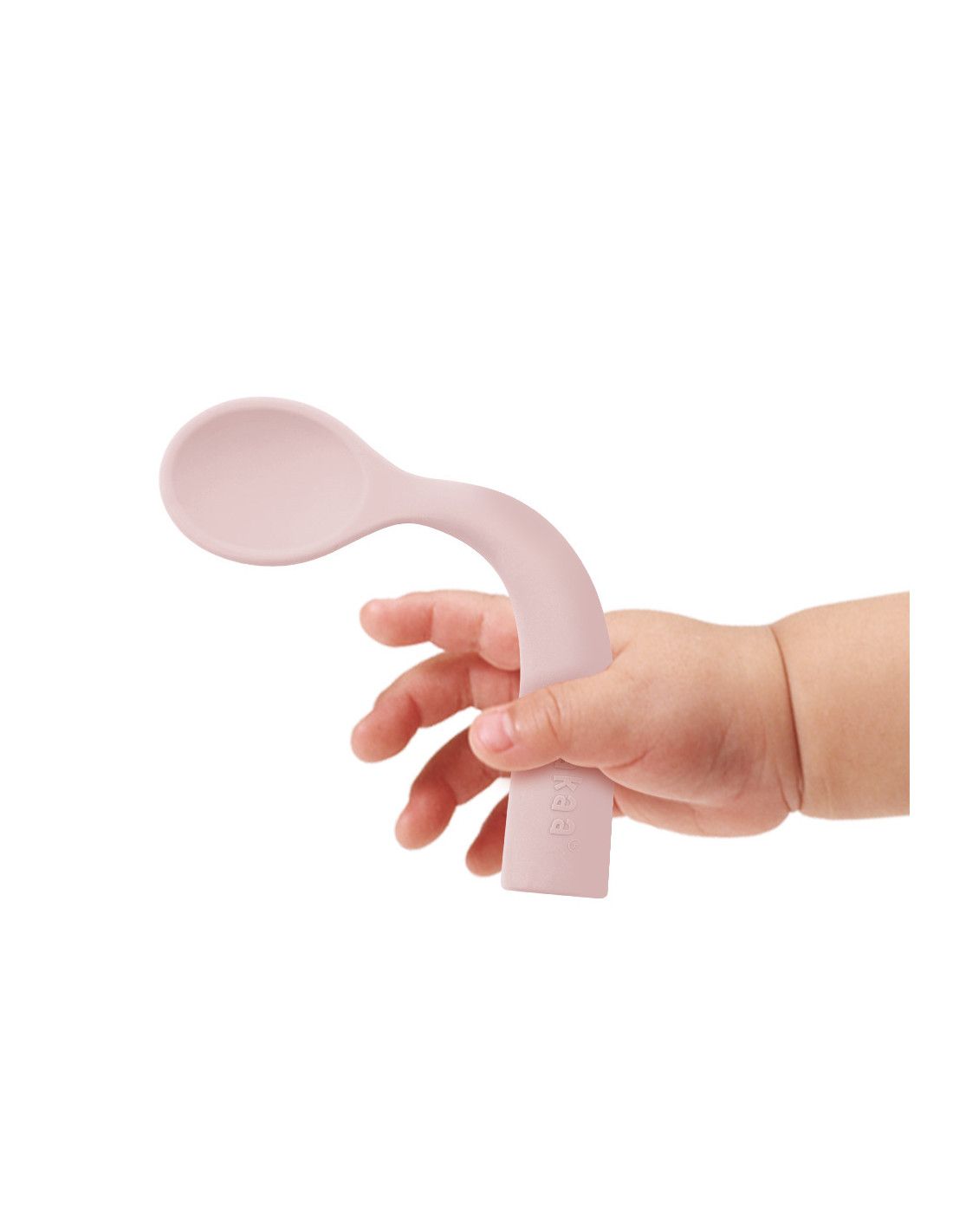 Rosa Löffel aus Silikon, gehalten von einer Babyhand. Der Löffel hat einen gebogenen Griff. Das Wort "Haakaa" ist am Griff sichtbar.