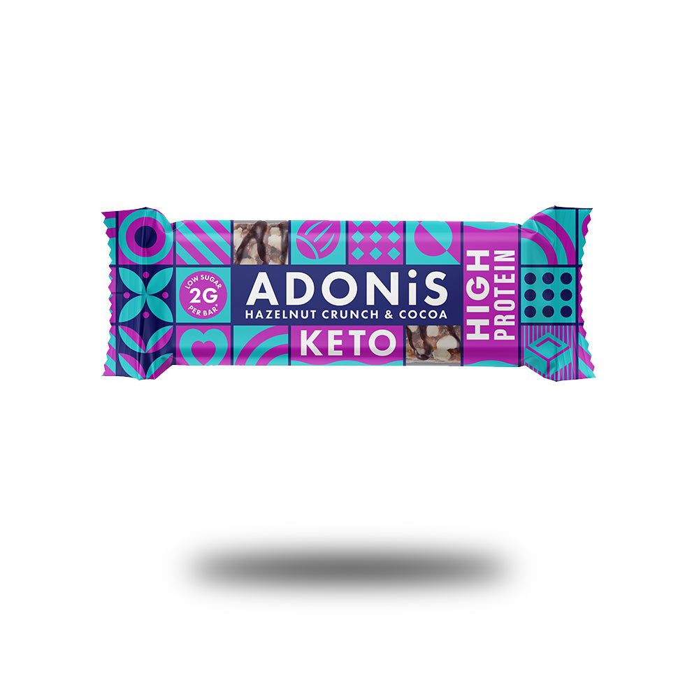 Keto-Proteinriegel mit Haselnuss und Schokolade. Verpackung mit ADONiS-Logo, Text: High Protein, Keto, 2g Zucker.