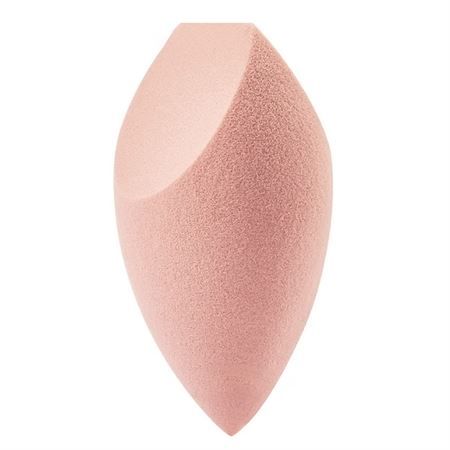 Ein rosafarbener Make-up-Schwamm mit abgeschrägter Spitze auf weißem Hintergrund.