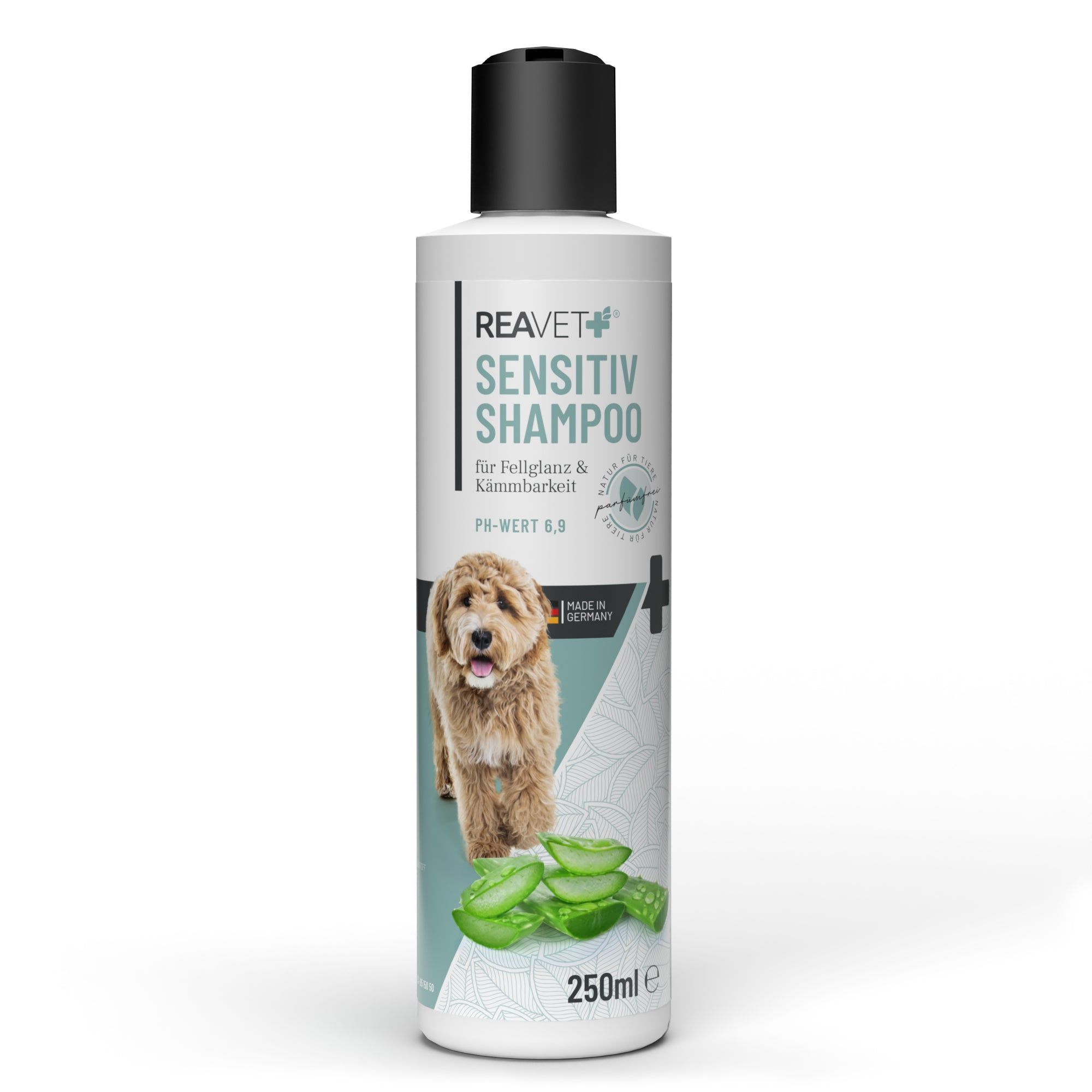 Weiße Flasche mit schwarzem Deckel. Aufschrift Sensitiv Shampoo, ReaVET. Abbildung eines Hundes und Aloe Vera. 250ml.