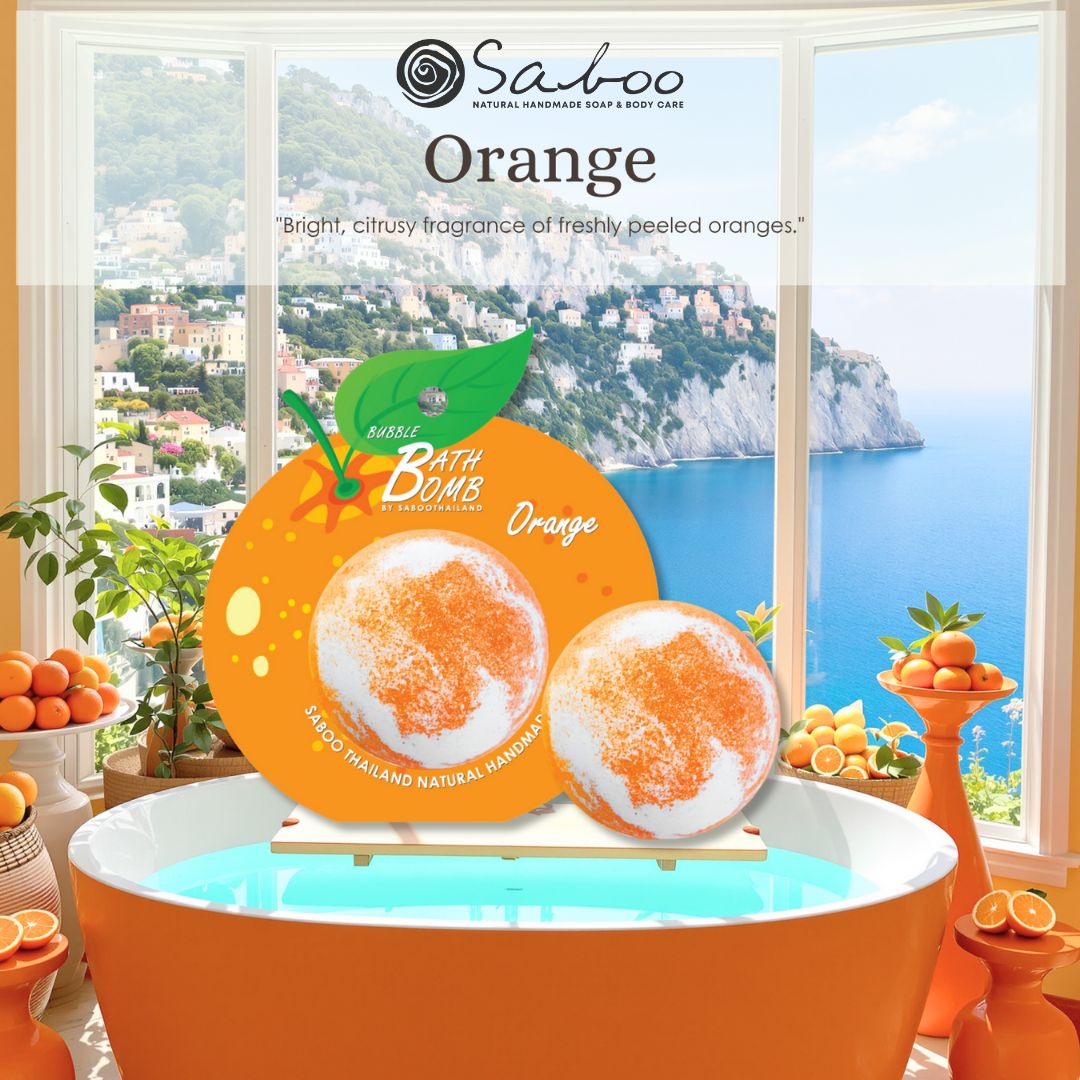 Zwei Badebomben in einer Badewanne. Text: Orange. Logo: Bubble Bath Bomb. Natürliche Inhaltsstoffe. Handgemacht.