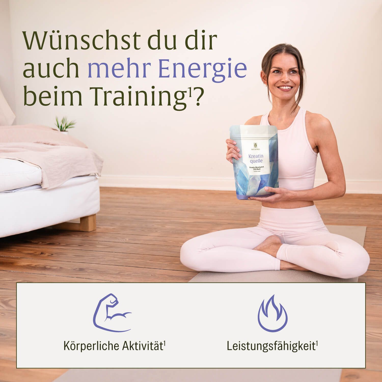 Frau sitzt auf Matte, hält Beutel. Text: Körperliche Aktivität, Leistungsfähigkeit.