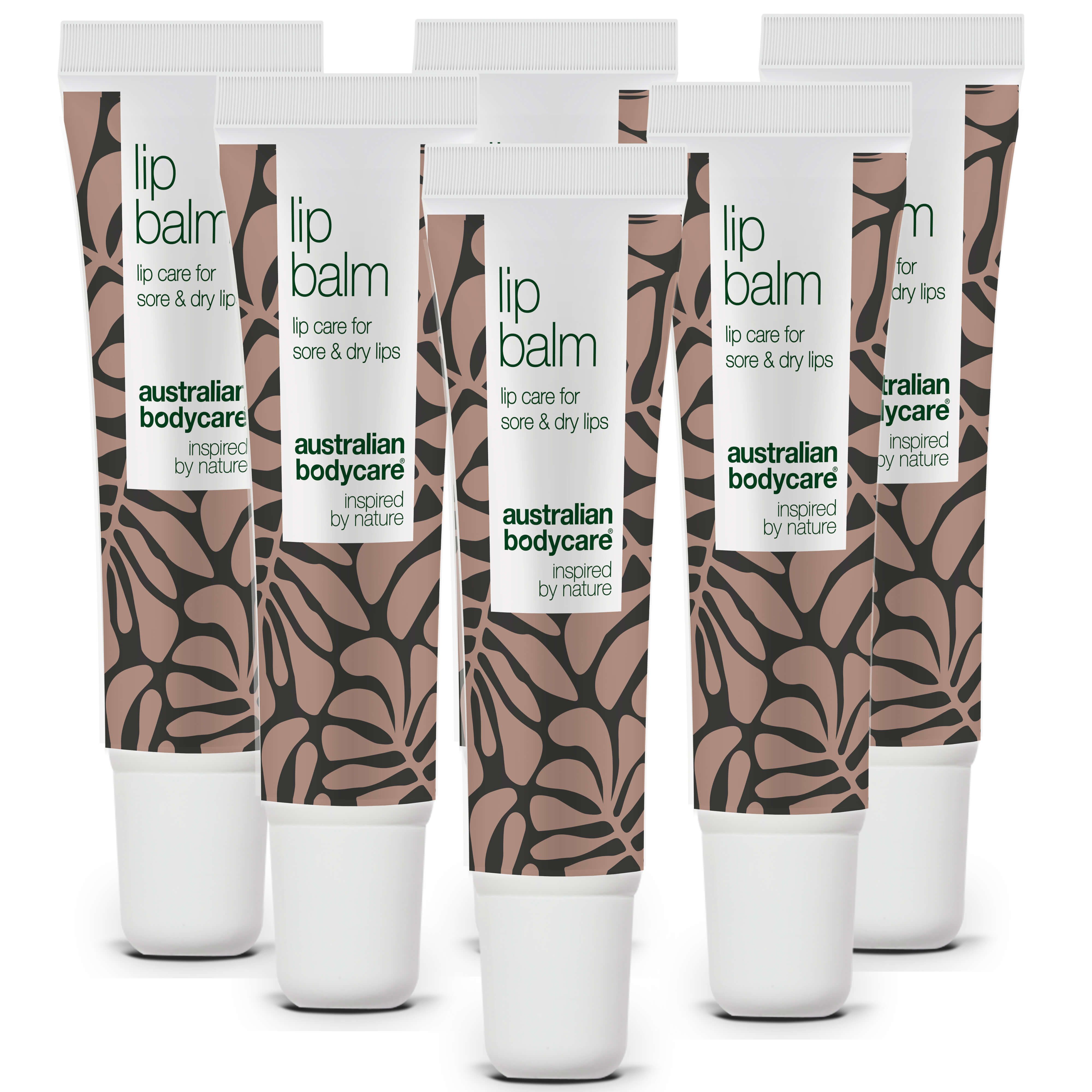 Mehrere Tuben Lip Balm. Weiß-braunes Design. Text: Australian Bodycare, Lip Balm, Lip Care for sore & dry lips.