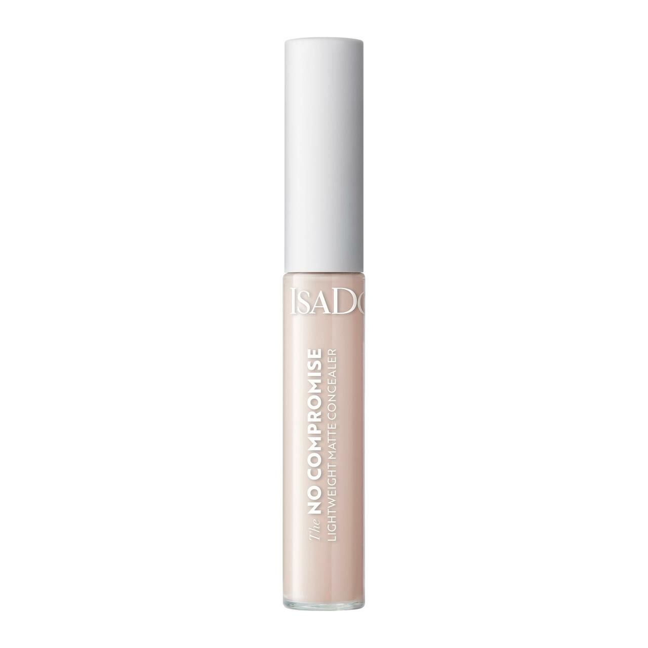 Concealer-Tube mit weißem Deckel. Aufschrift: IsaDora, No Compromise, Lightweight Matte Concealer. Hellbeige Farbe.