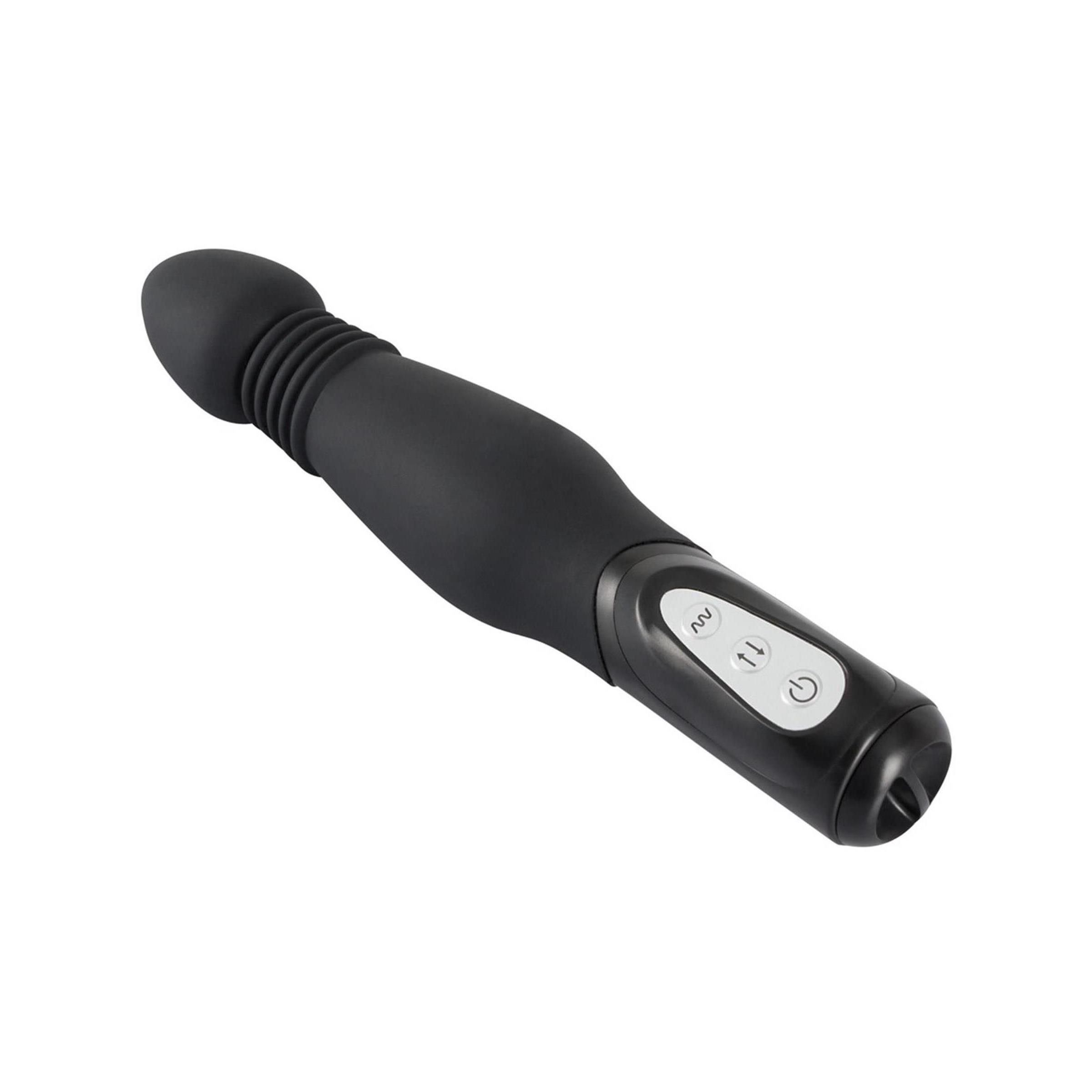 Schwarzer Vibrator mit konischem Kopf und geriffelter Textur. Bedienfeld mit zwei Knöpfen. Auf weißem Hintergrund.