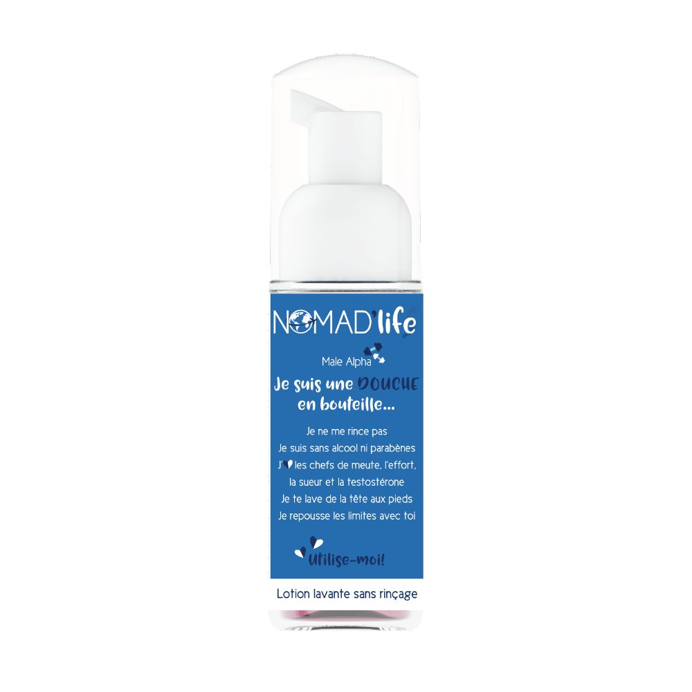 Weiße Flasche mit blauem Etikett. Aufschrift: NOMAD life, Male Alpha, Je suis une Douceur en bouteille... Lotion lavante sans rinçage.