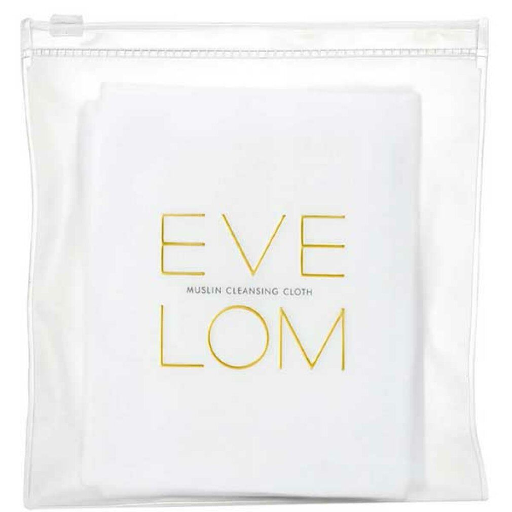 Weißes Muslintuch mit goldfarbenem Schriftzug "EVE LOM" in transparenter Reißverschlusstasche.
