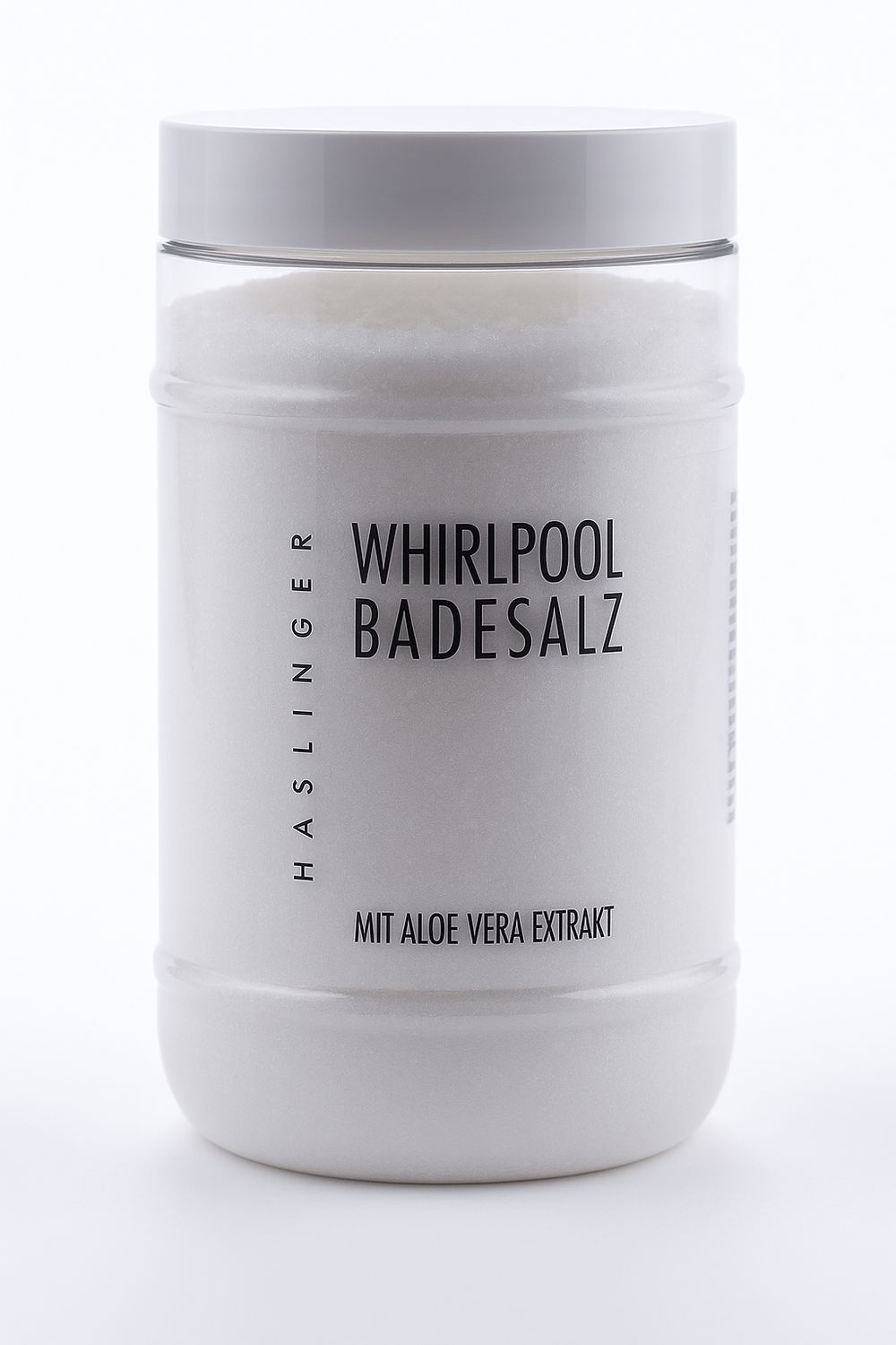 Weißer Behälter mit Deckel, gefüllt mit weißem Badesalz. Aufschrift: Whirlpool Badesalz mit Aloe Vera Extrakt. Marke: Haslinger.