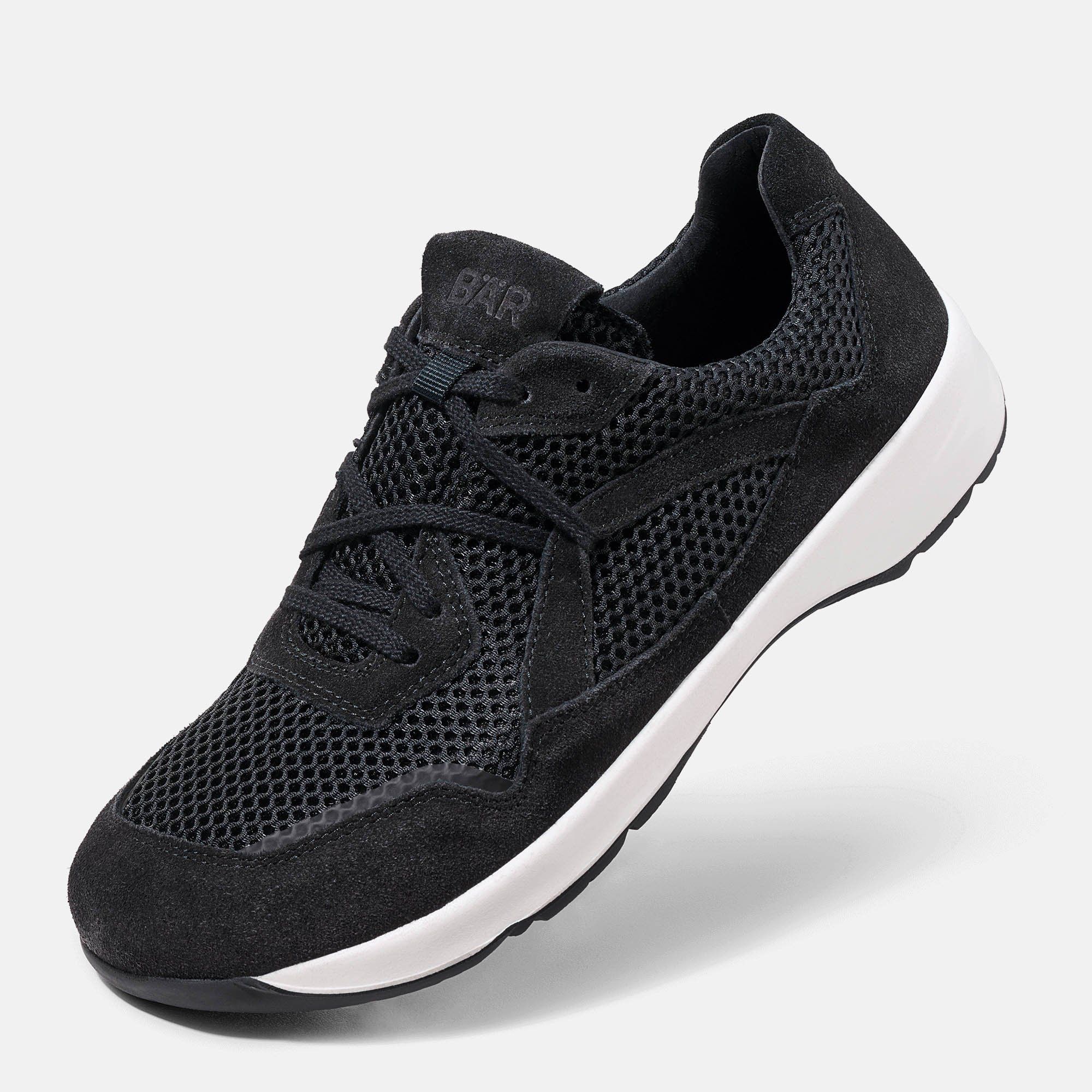 Schwarzer BÄR Schuhe LadyMove Damen Schnürer. Weiße Sohle, Mesh-Einsätze und Wildleder-Details. Ansicht von der Seite.