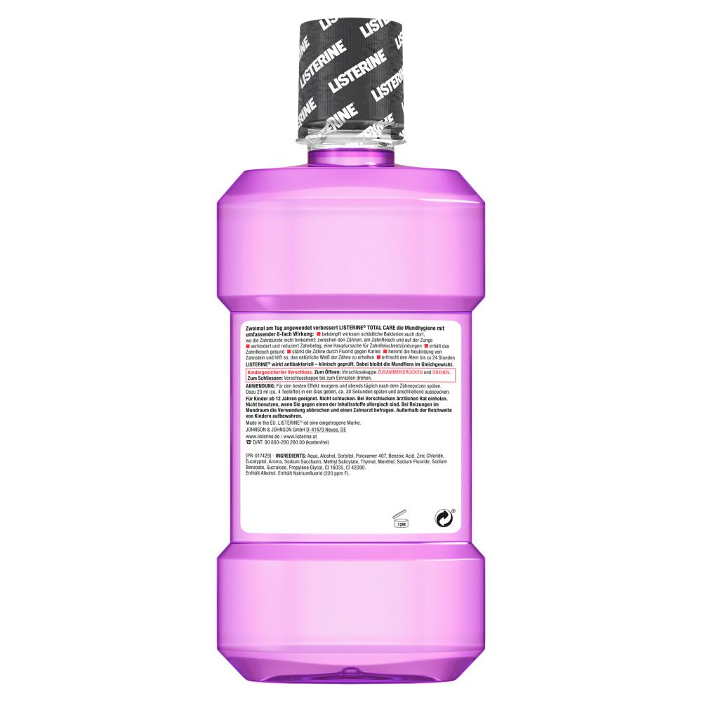 Rückseite der Listerine Total Care Mundspülung. Lila Flasche mit Text. Schwarzer Deckel. Text in mehreren Sprachen.