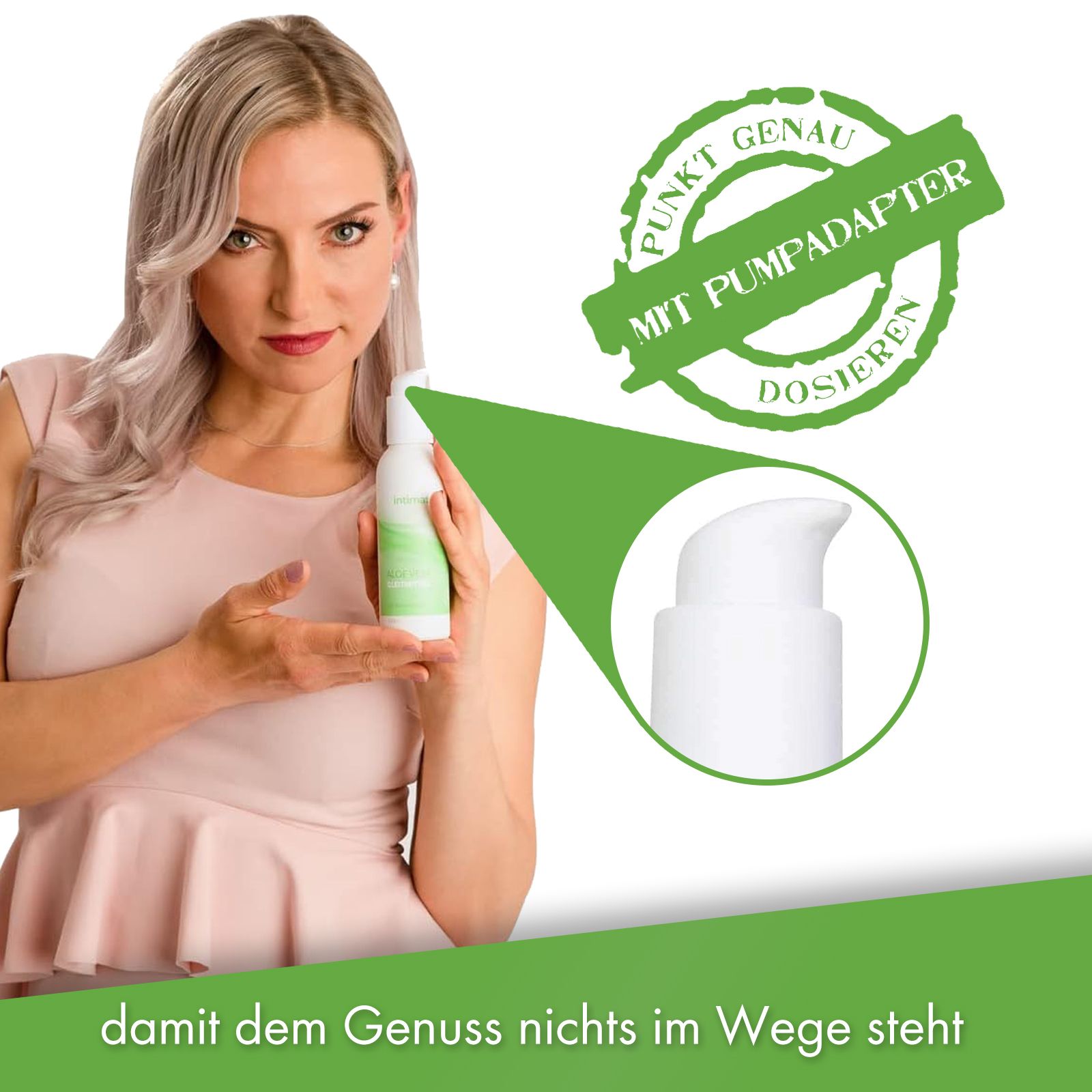 Frau hält eine Flasche. Aufdruck: Punkt genau dosieren mit Pumpadapter. Vergrößerte Ansicht der Pumpe.
