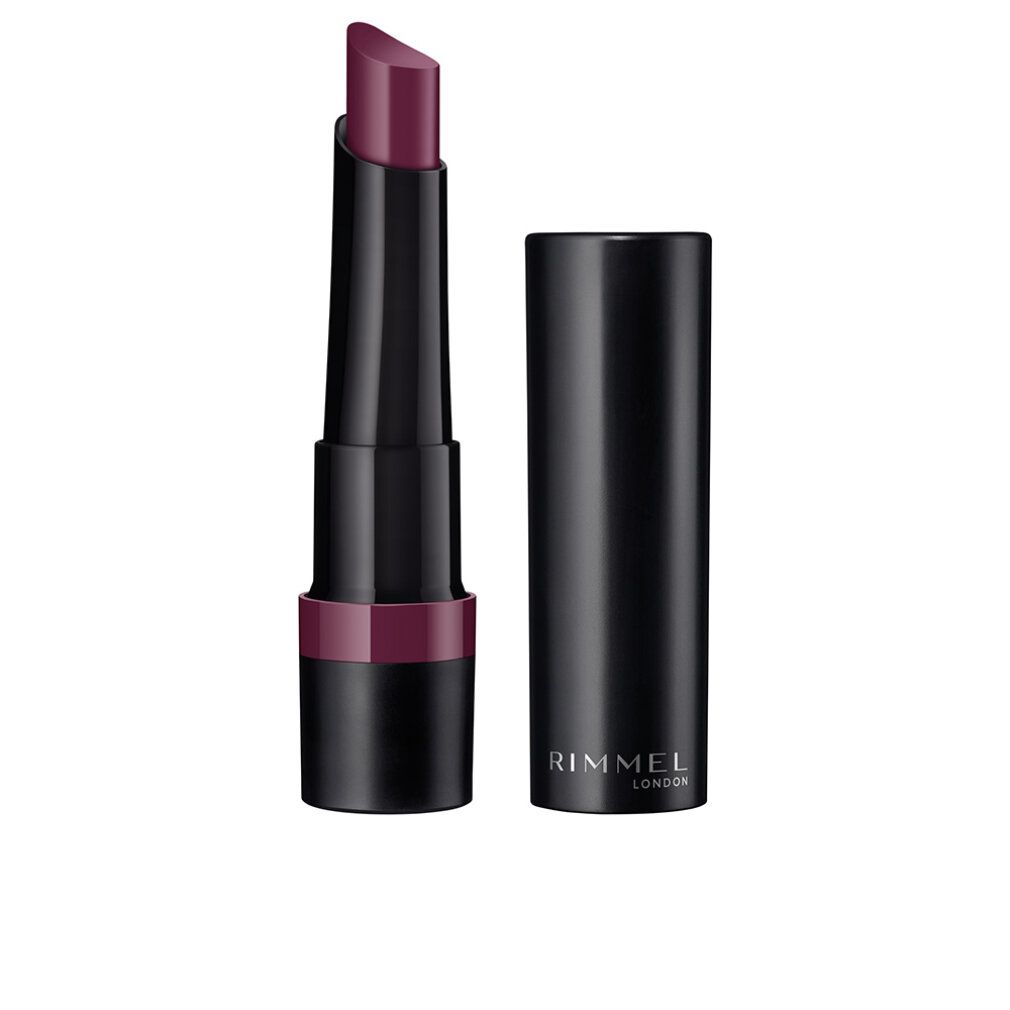 Lippenstift mit schwarzer Hülle und geöffnetem Stift. Der Lippenstift ist dunkelrot. Auf der Hülle steht "Rimmel London".