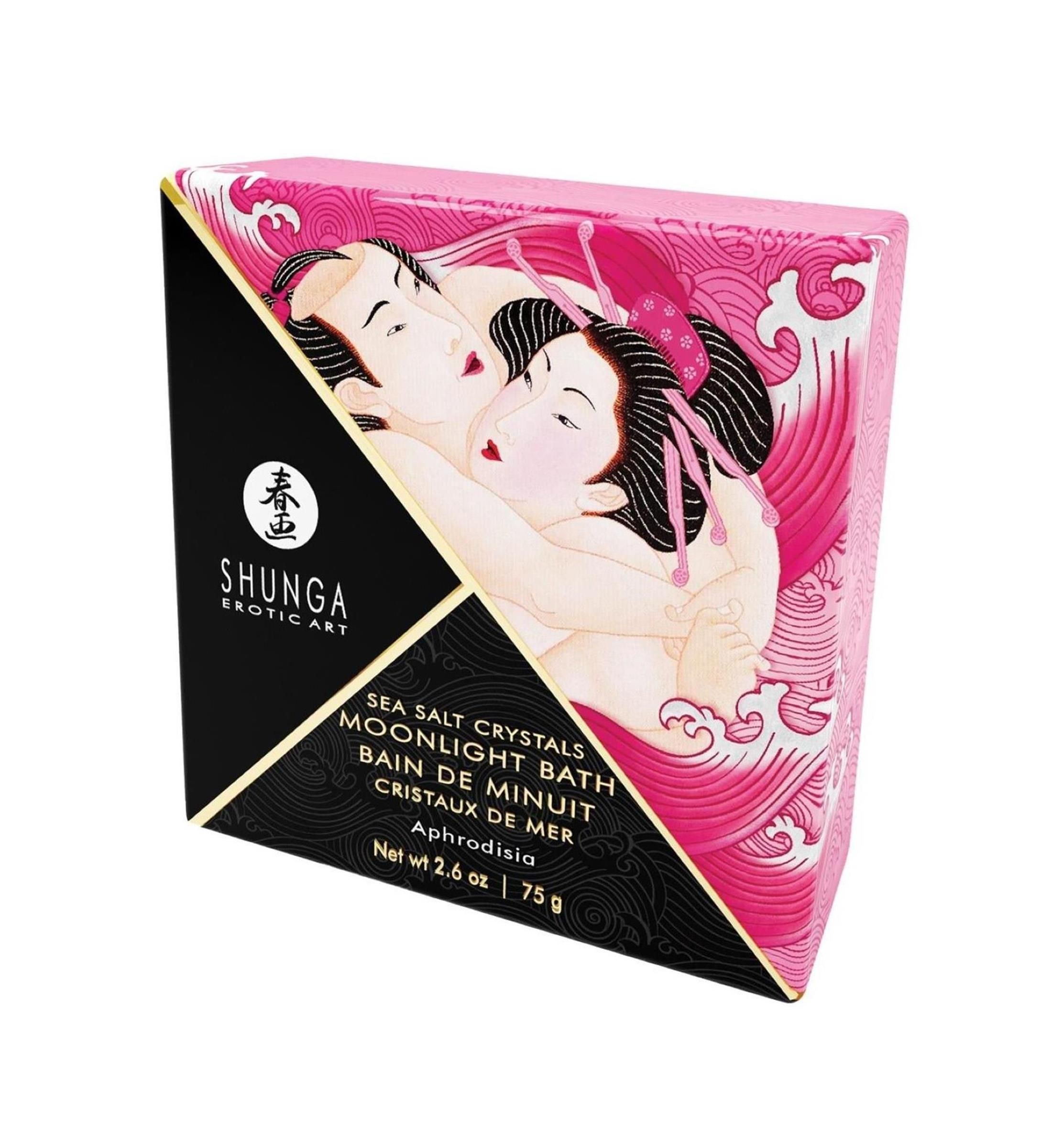 Rosa Verpackung mit Illustration. Schwarzes Dreieck mit Logo und Text: SEA SALT CRYSTALS, MOONLIGHT BATH. Netto 75g.