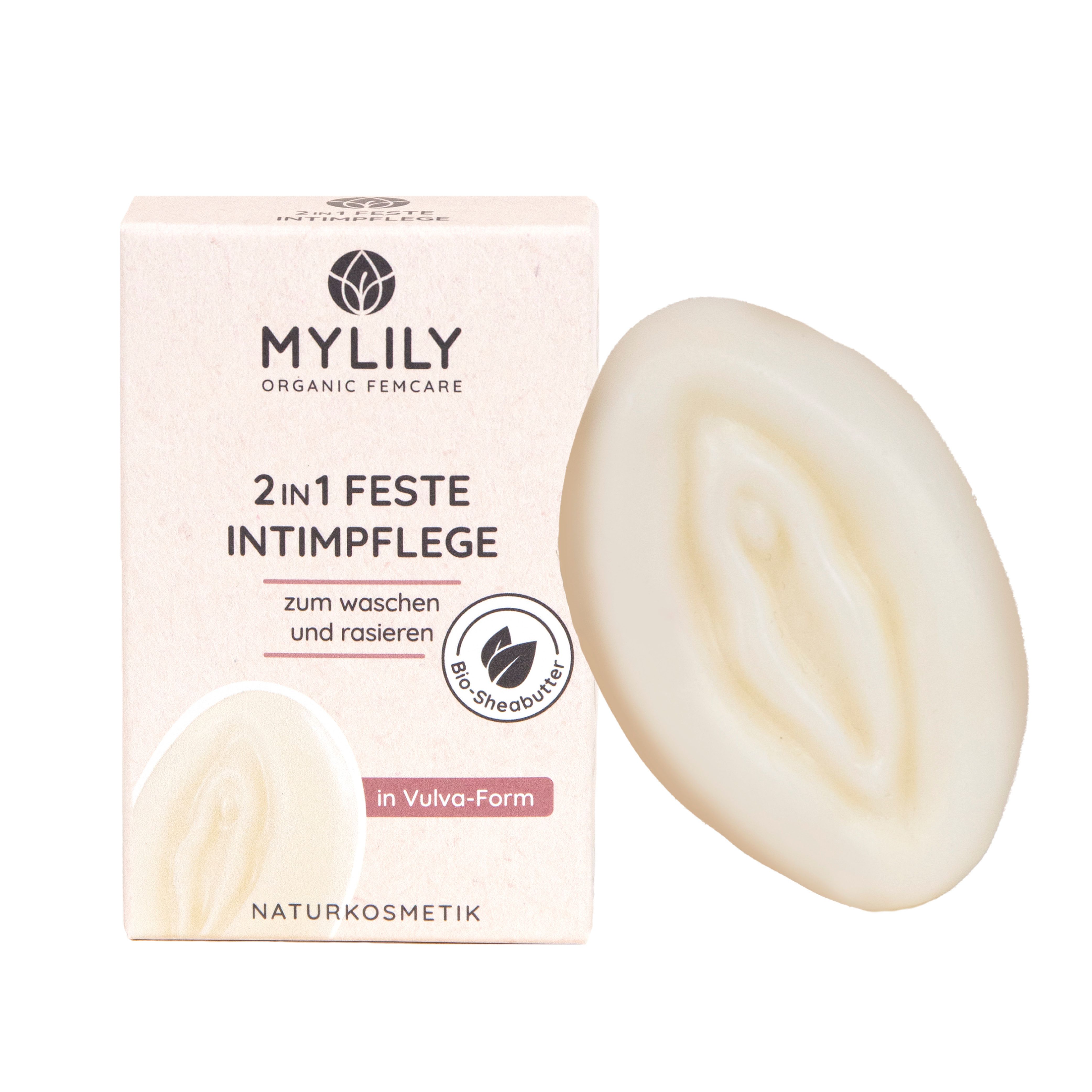 Weißes Waschstück in Vulva-Form neben Verpackung. Verpackung mit Schriftzug MYLILY, 2in1 Intimpflege, Bio-Sheabutter.