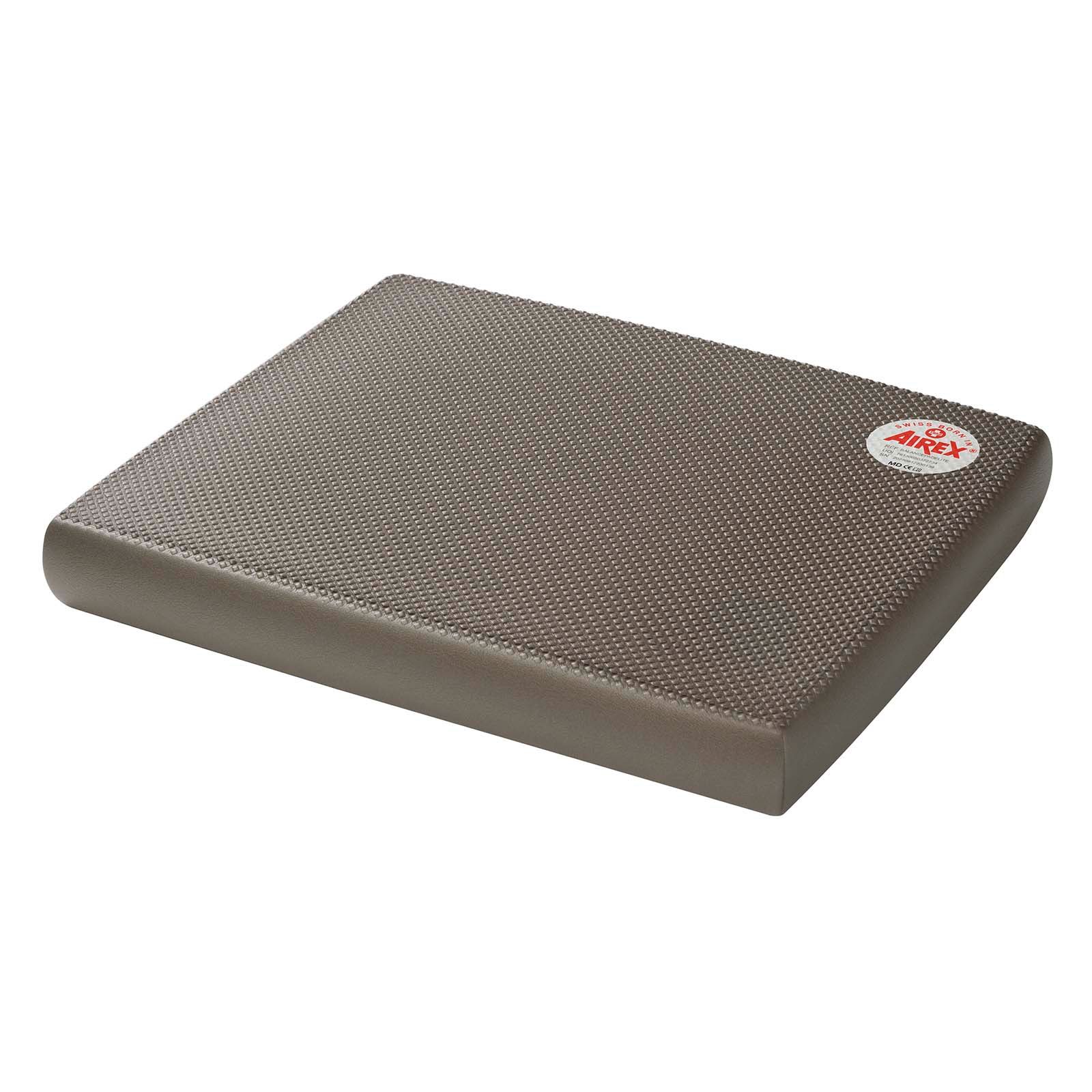 Braune Balance-Pad Elite. Rechteckige Form, strukturierte Oberfläche. Abgerundete Kanten. Airex-Logo rechts oben.