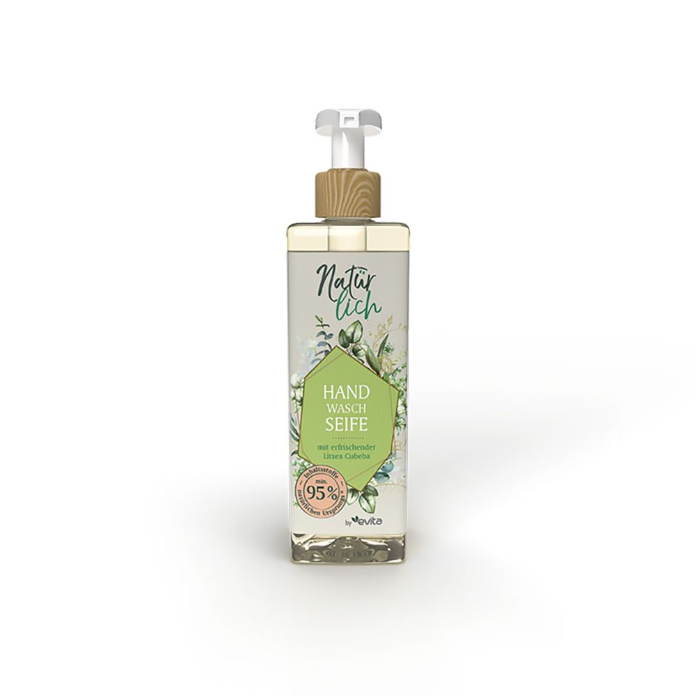 Handwaschseife in rechteckiger Flasche mit Pumpaufsatz. Aufschrift: Natürlich, Hand Wasch Seife. Grün-weiße Etikett mit Pflanzenmotiven.