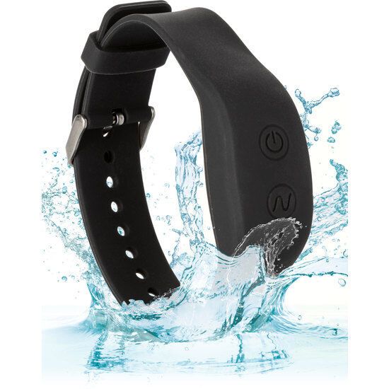 Schwarzes Armband mit Schnalle und Bedienelementen. Zwei Knöpfe mit Symbolen. Wasser spritzt um das Produkt.