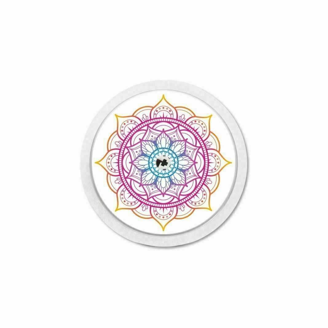 Runder Aufkleber mit Mandala-Design in verschiedenen Farben. Ein kleines schwarzes Element befindet sich in der Mitte.
