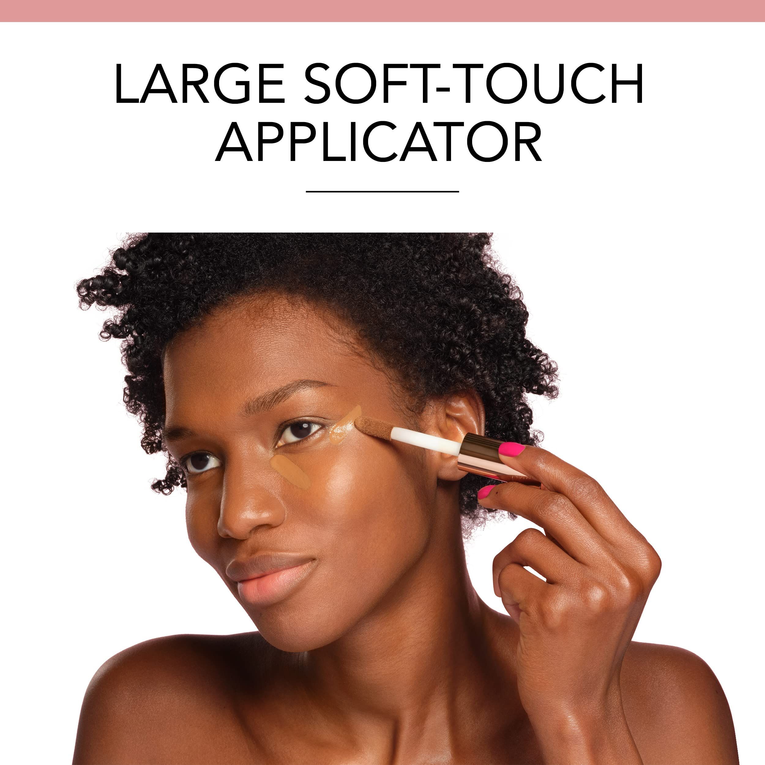 Frau trägt Bourjois Always Fabulous Sculpting Concealer 100 Ivory mit Applikator auf.