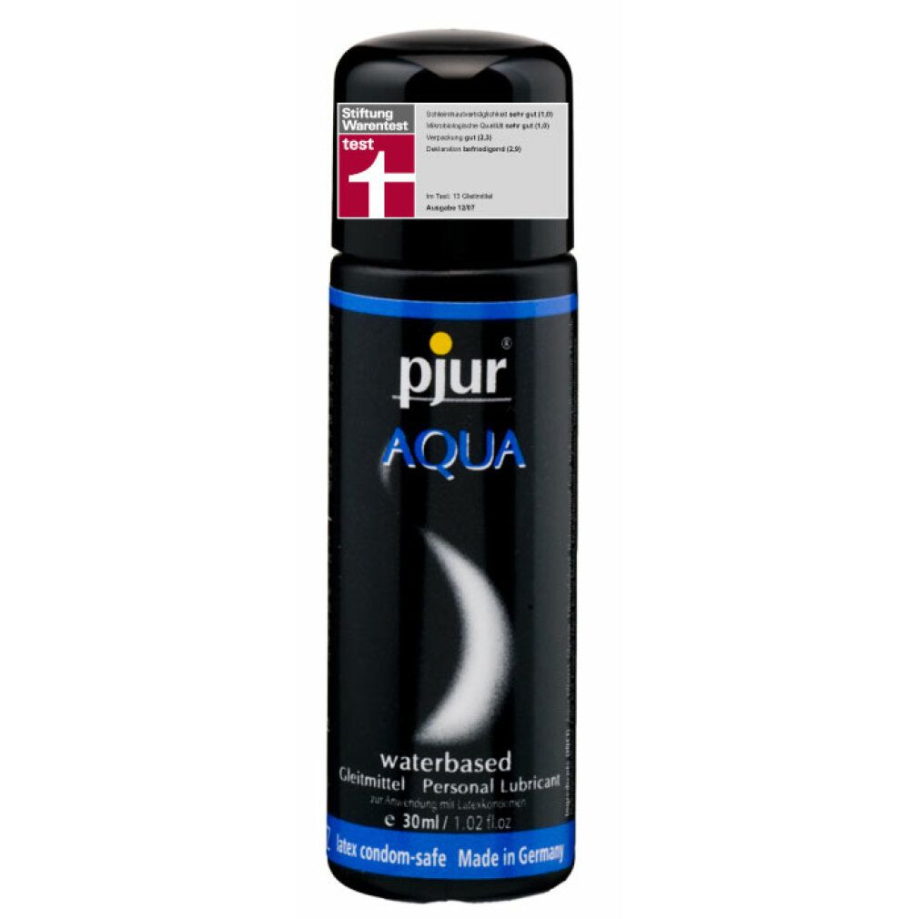 Schwarze Flasche mit schwarzem Deckel. Aufschrift: pjur AQUA, Wasserbasiertes Gleitmittel, super glatt, langanhaltend. Made in Germany. Stiftung Warentest.
