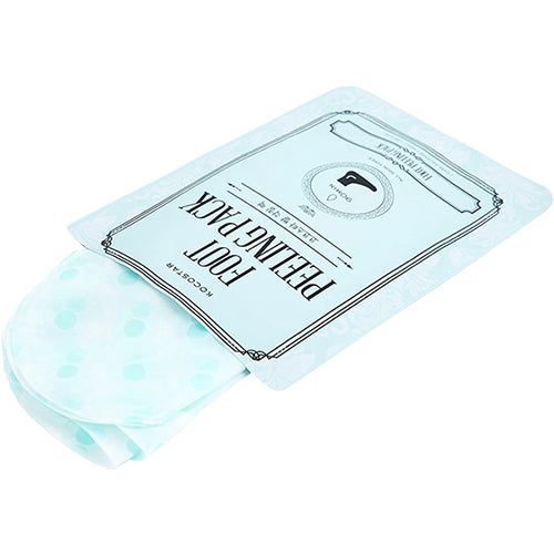 Kocostar Foot Peeling Pack. Geöffnete Verpackung mit Fußmaske. Hellblaues Design mit Produktnamen und Fußsymbol.