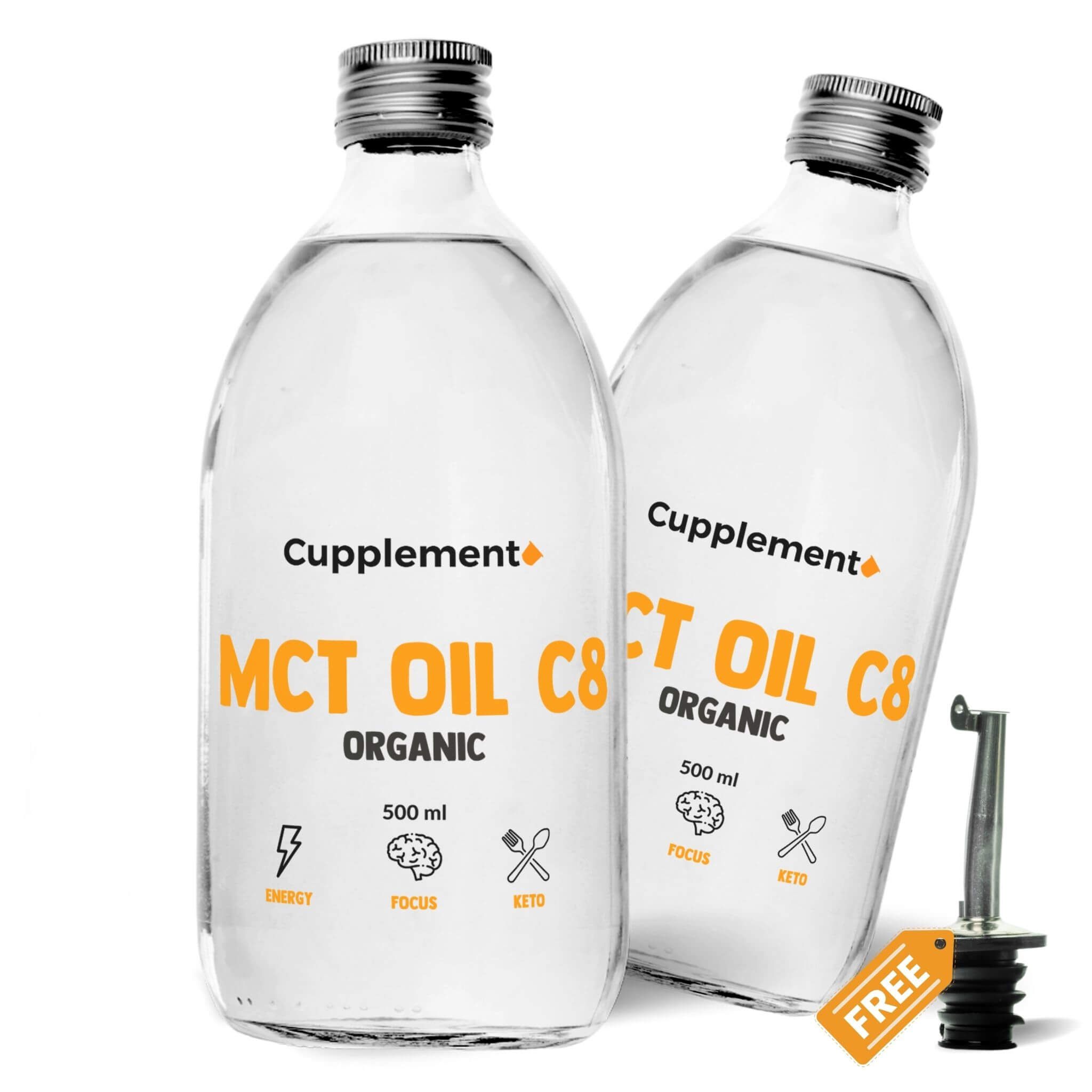 Zwei Glasflaschen mit MCT Oil C8 Organic. Enthält 500 ml. Mit Dosierer. Aufschrift: Cupplement.