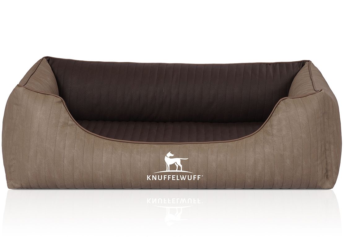 Orthopädisches Hundebett Outlander, braun. Rechteckige Form mit erhöhten Seiten. Logo Knuffelwuff.