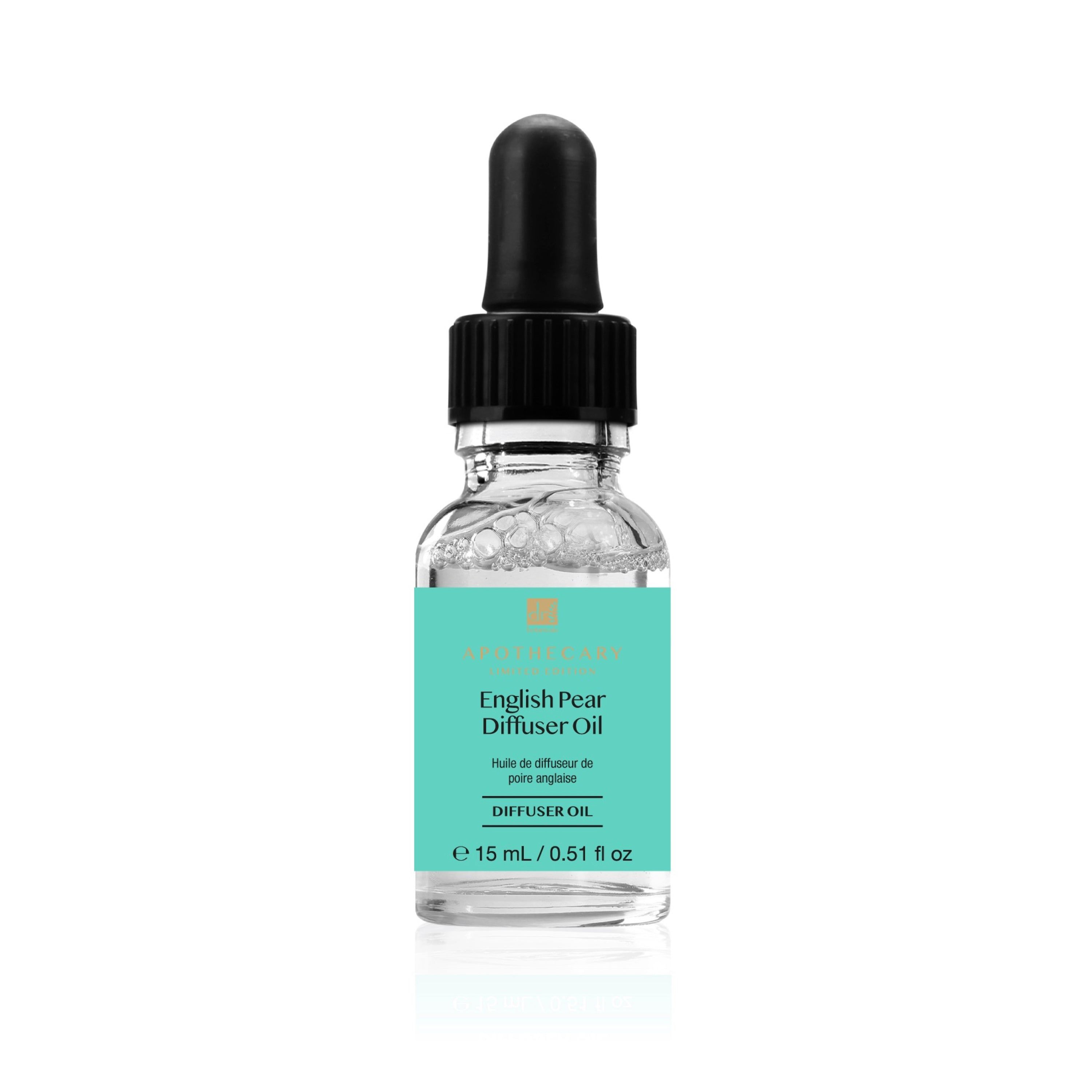 Klarflüssiges Öl in einer Glasflasche mit schwarzer Pipette. Türkisfarbenes Etikett mit Text: English Pear Diffuser Oil.