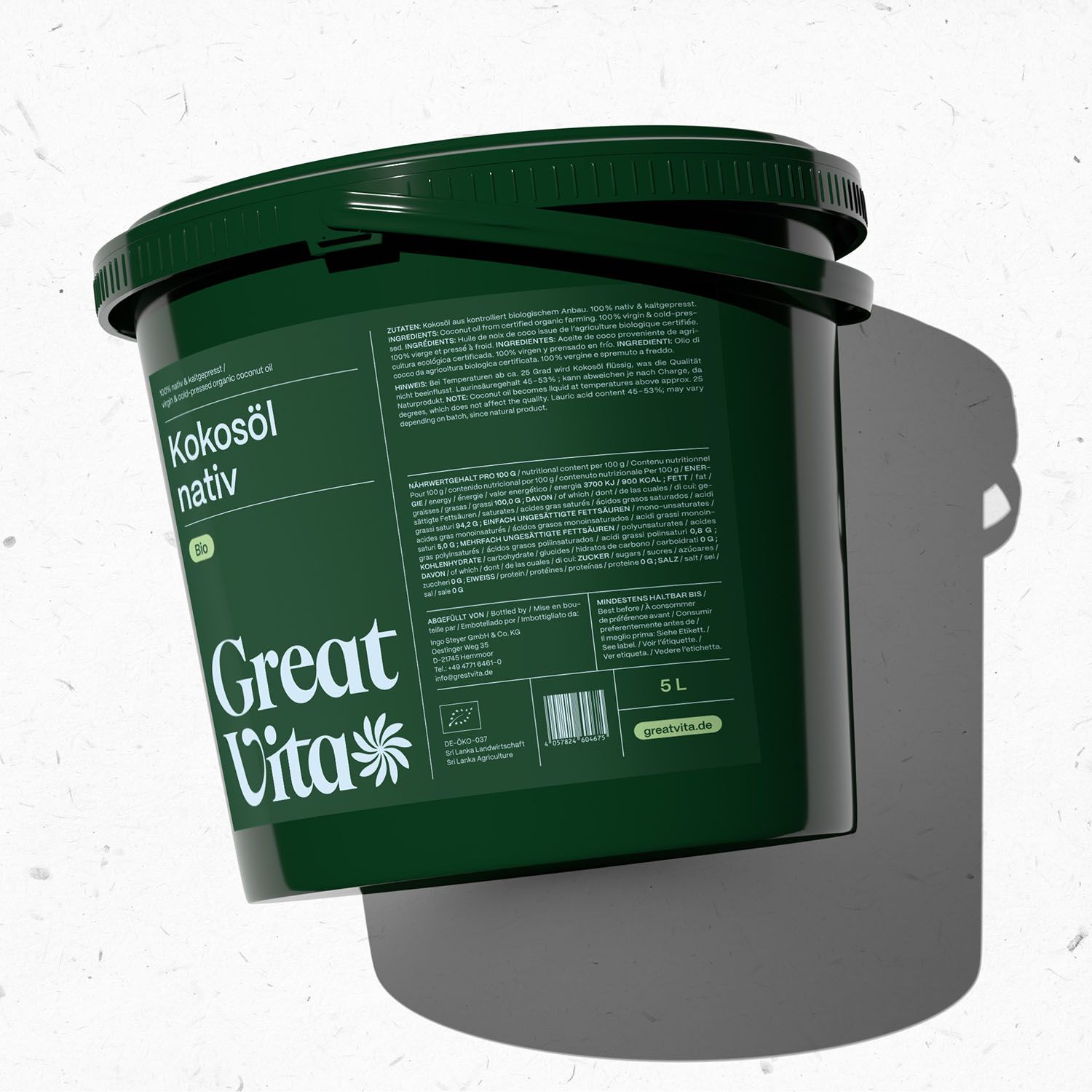 Dunkelgrüner Eimer. Aufschrift: Kokosöl nativ, GreatVita. Bio-Zertifizierung. 5L-Angabe. Schattenwurf.