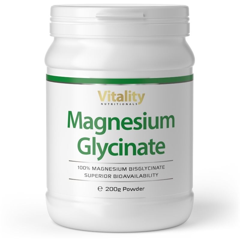 Weißes Pulver in einer Dose. Aufschrift: Vitality Nutritionals, Magnesium Glycinat, 100% Magnesium Bisglycinat, e 200g Powder.