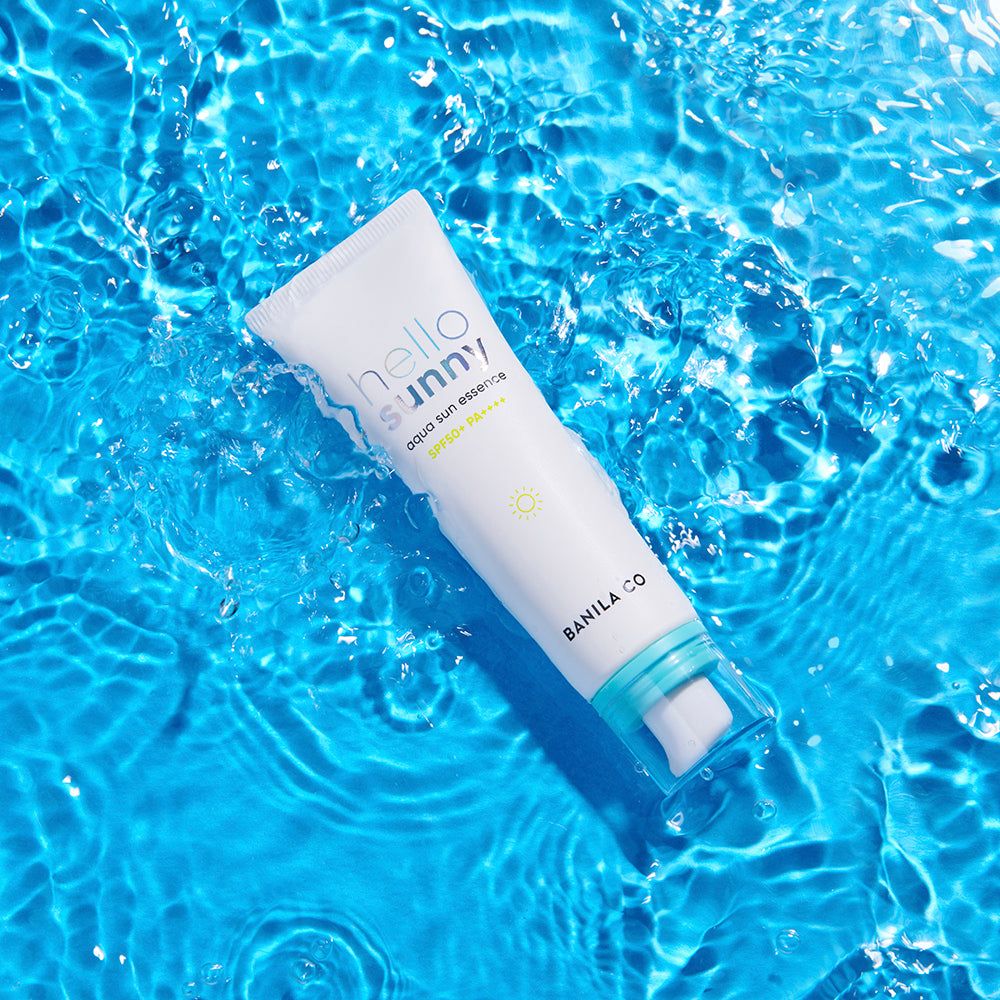BANILA CO Hello Sunny Aqua Sun Essence SPF50+ PA++++ in Wasser.