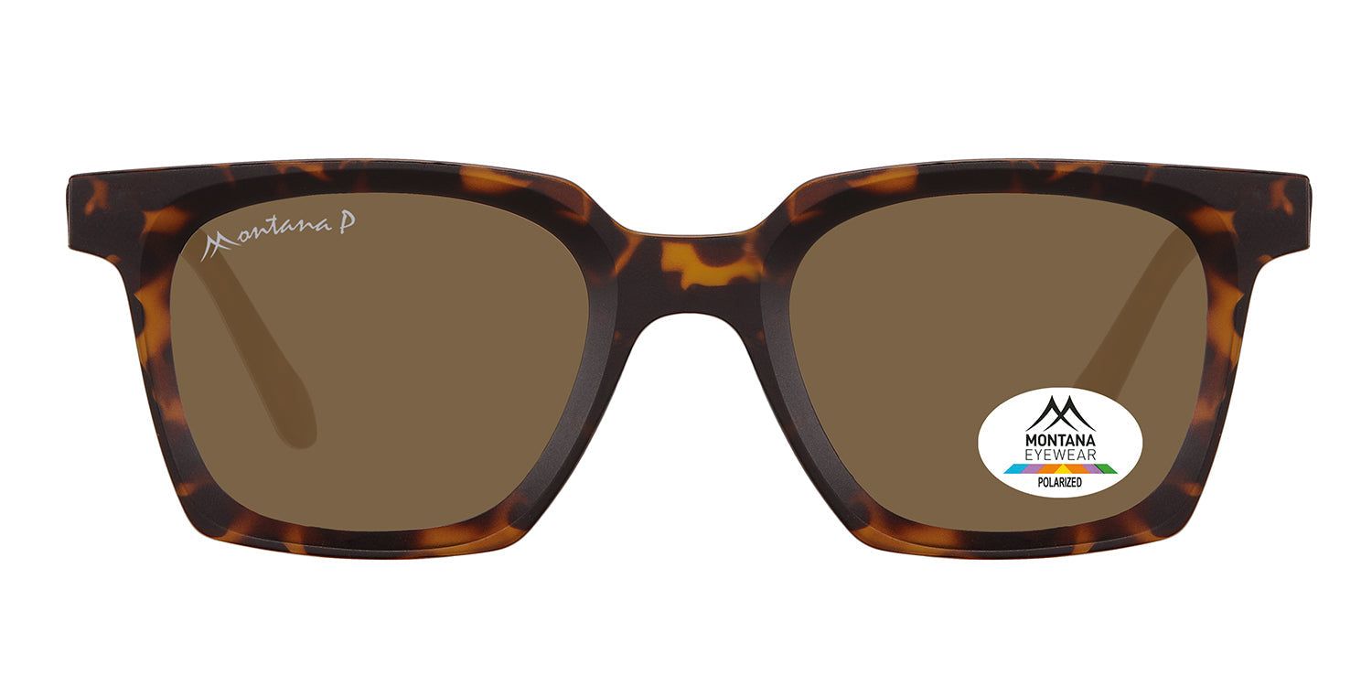Sonnenbrille mit braunen Gläsern und braunem Rahmen. Auf dem rechten Glas befindet sich ein Aufkleber mit Logo und der Aufschrift 'POLARIZED'.