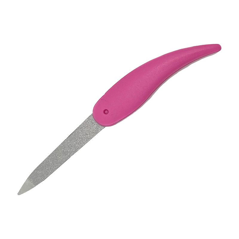 Taschenfeile mit pinkfarbenem Griff. Metallfeile mit spitzem Ende. Griff mit abgerundeter Form.