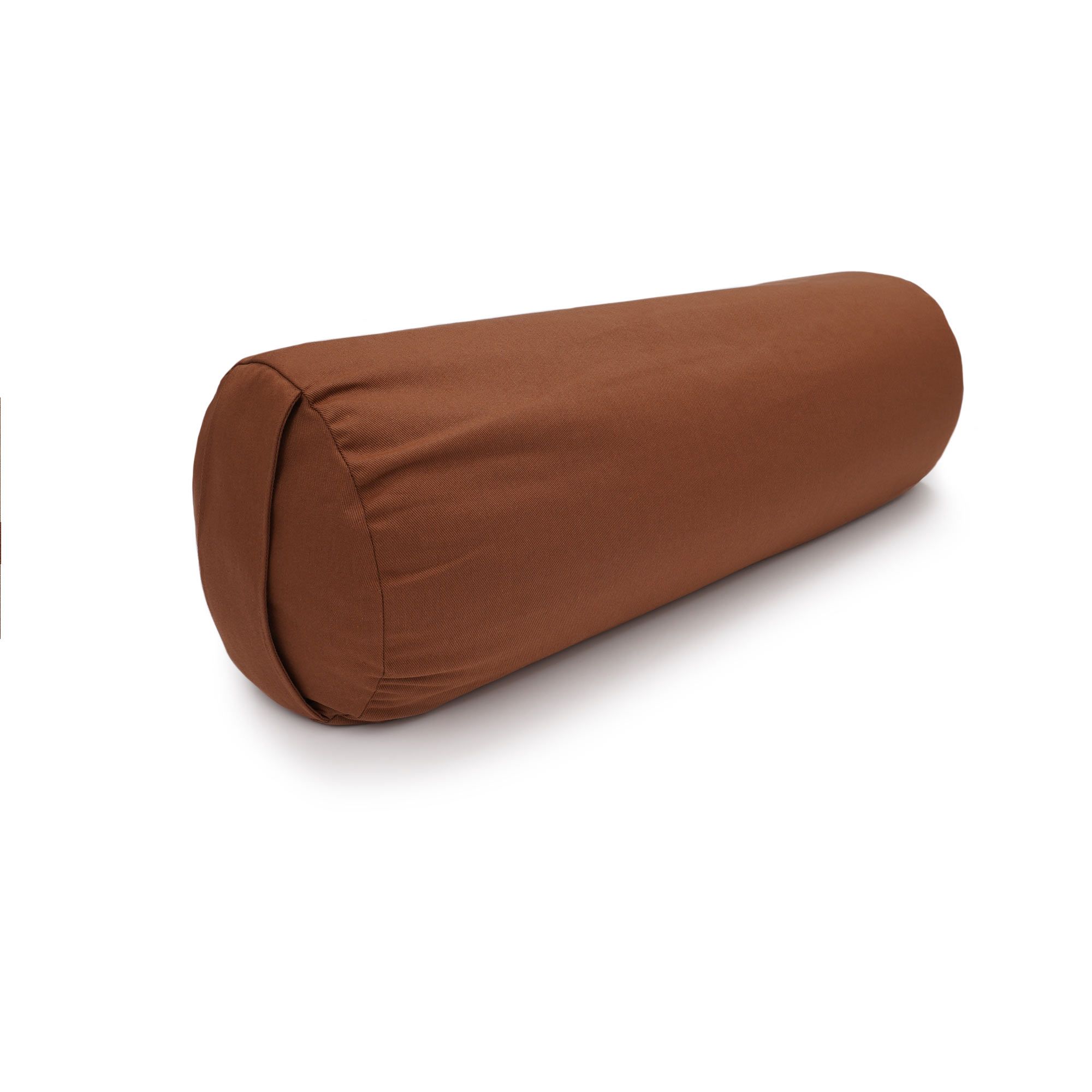 Braunes Yoga-Bolster mit abgerundeten Enden, auf weißem Hintergrund.