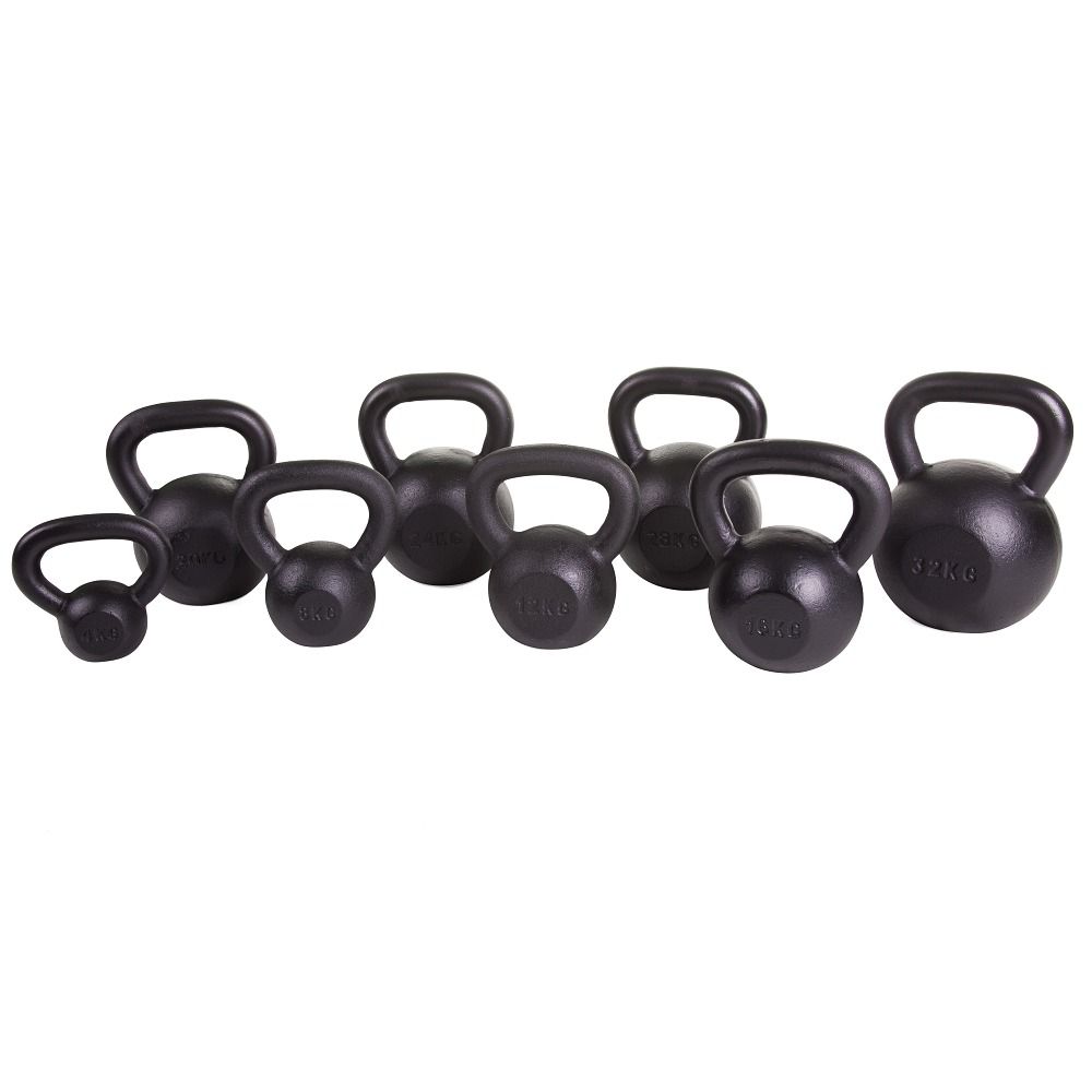Set aus sieben schwarzen Kettlebells unterschiedlicher Größe, pulverbeschichtet.