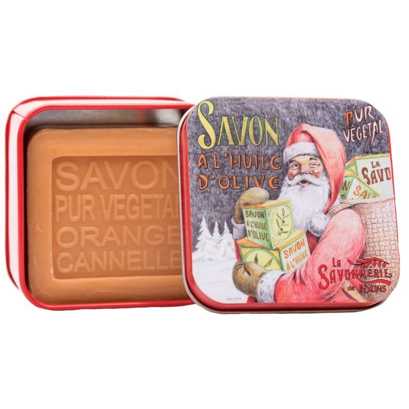 Geöffnete Metallbox mit Seife. Aufschrift: Savon à l'huile d'olive. Marke: La Savonnerie de Nyons. Seife: Orange Cannelle.