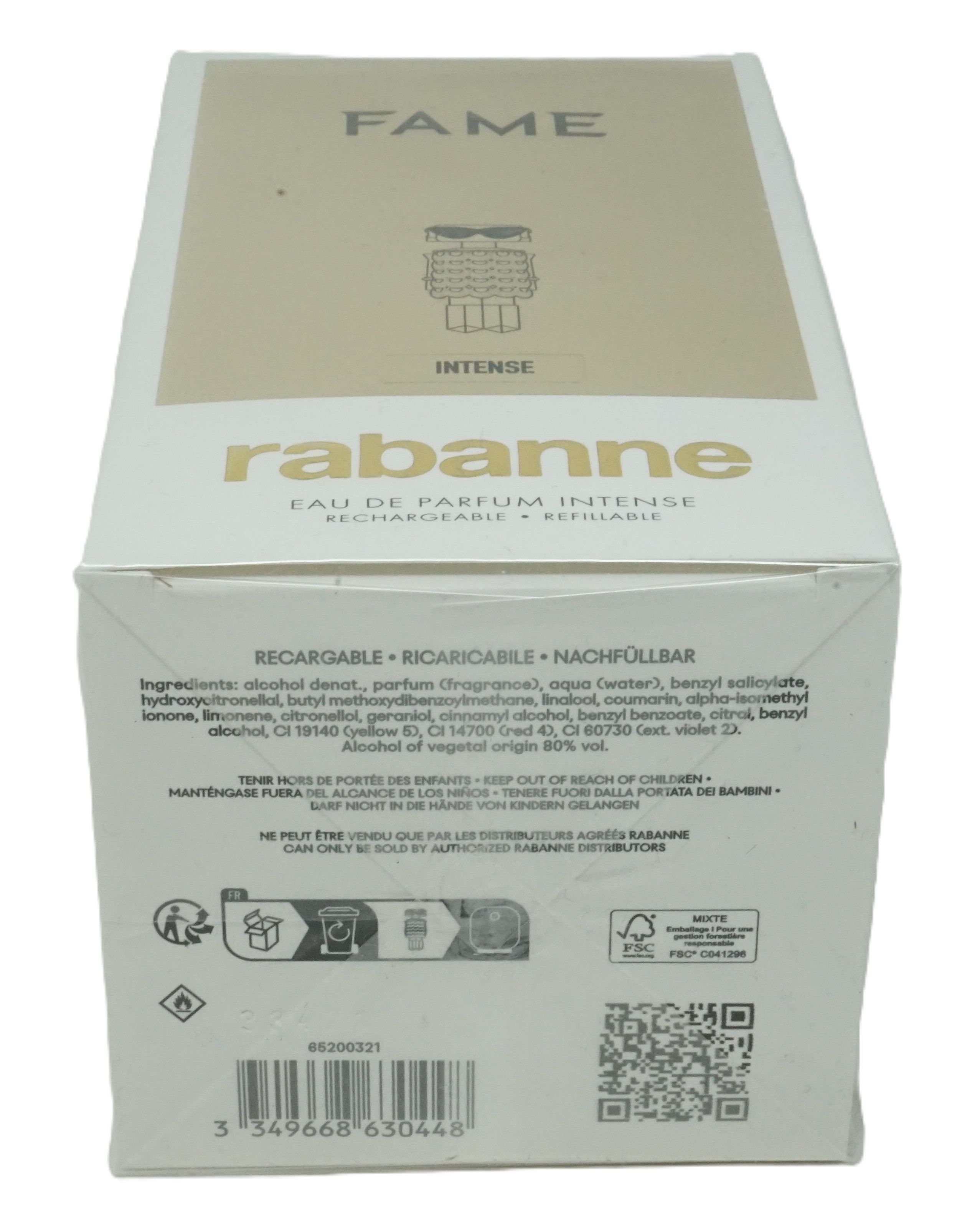 Rückseite der weißen Verpackung. Text: FAME, rabanne, Eau de Parfum Intense, Rechargeable. Inhaltsstoffe, Warnhinweise, QR-Code, Recycling-Symbole.