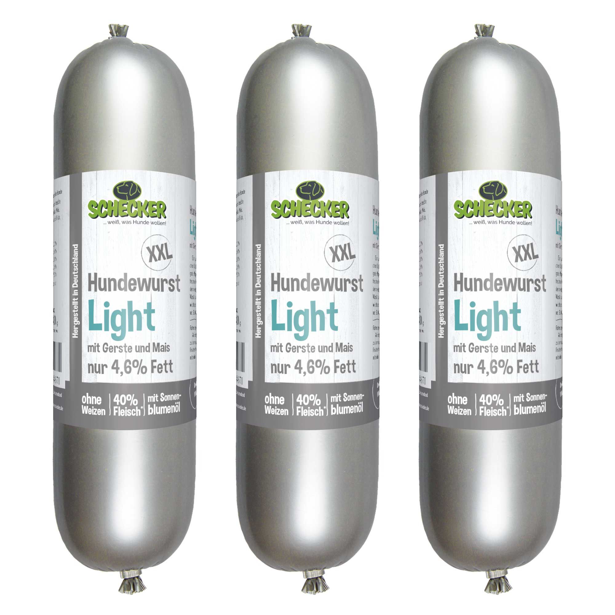Drei Würste, Schecker Hundewurst XXL Light, silberne Verpackung, Etikett mit Produktinformationen.