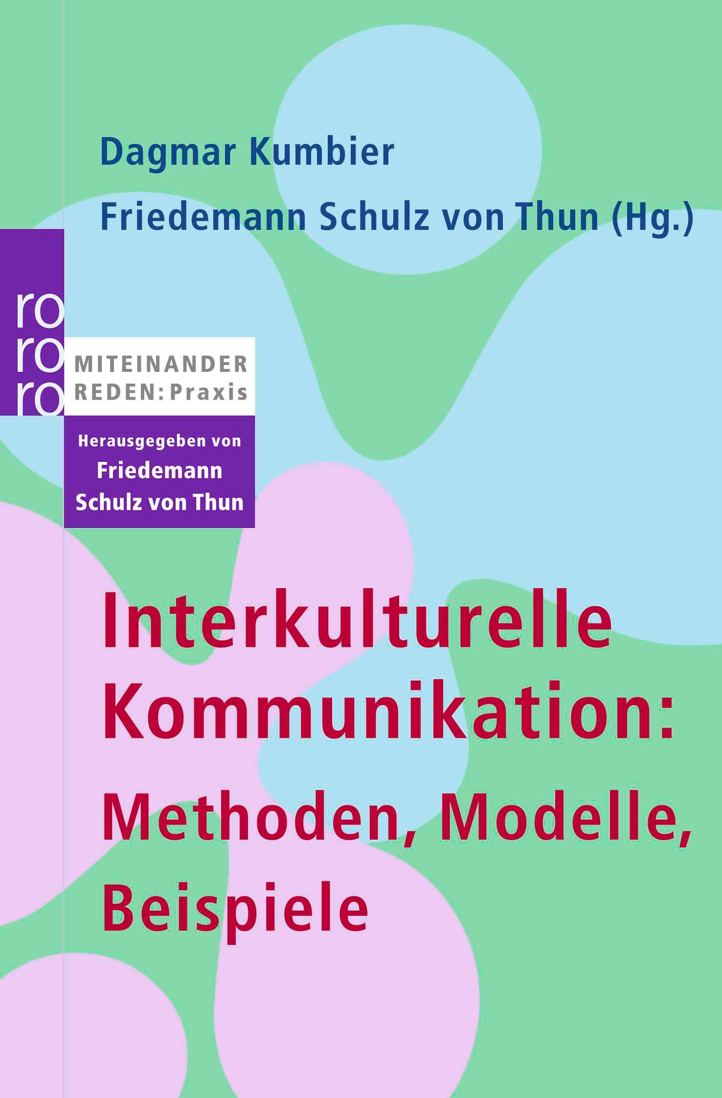 Buchcover mit Titel: Interkulturelle Kommunikation. Autor: Dagmar Kumbier. Verlag: rororo. Lila, rote und grüne Elemente.
